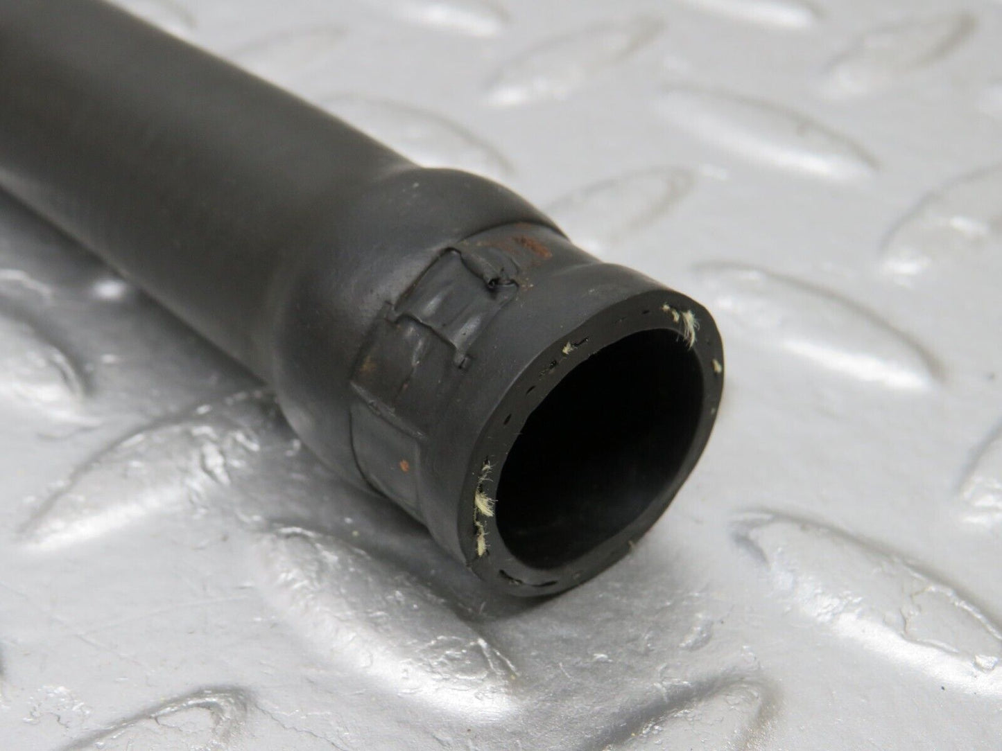 34405 Mercedes-Benz C126 380SEC Coupe Heater Hose Pipe 1268320294 1268320394