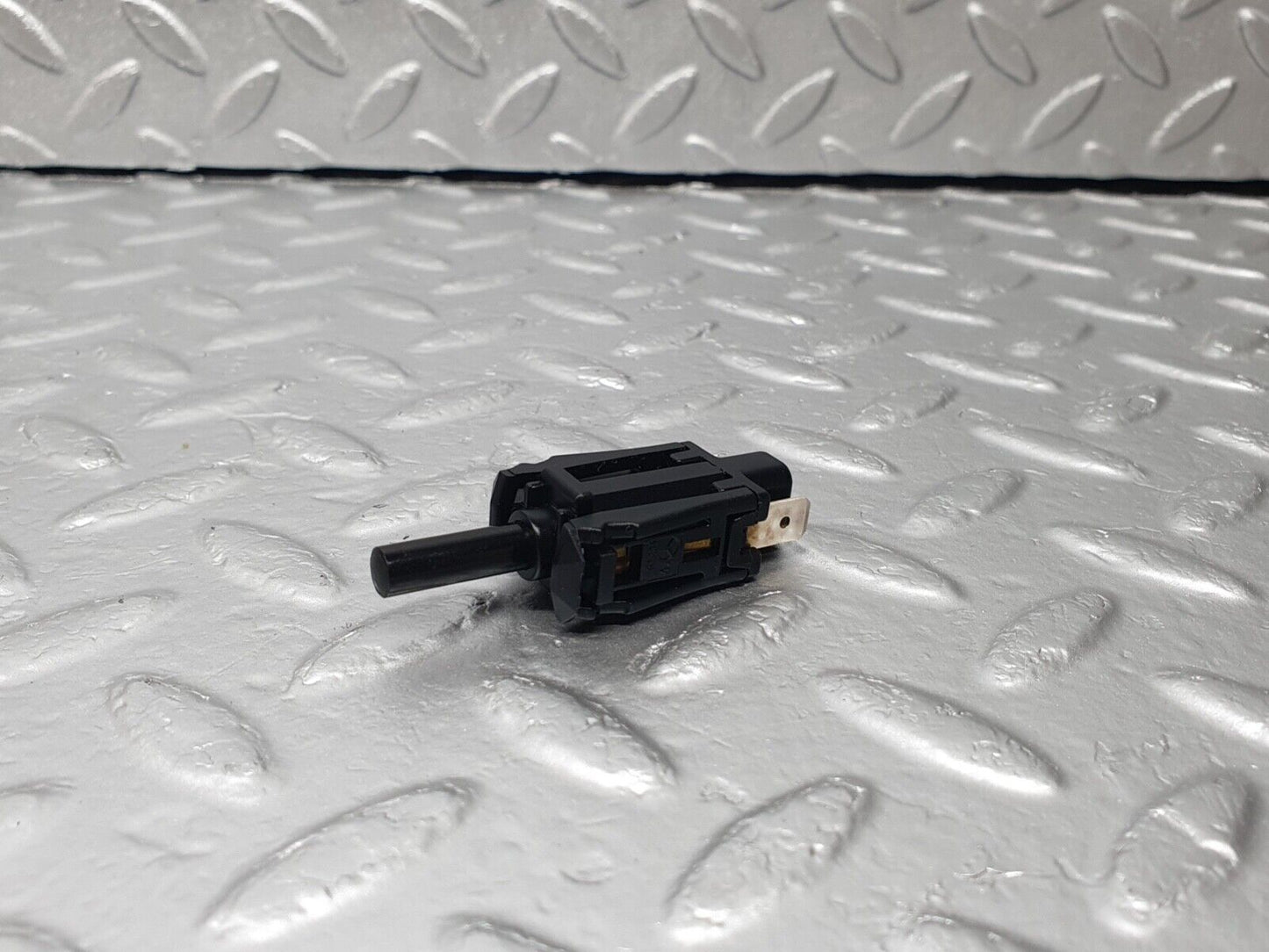42991 Mercedes-Benz W201 190 Door Contact Switch 0015458714