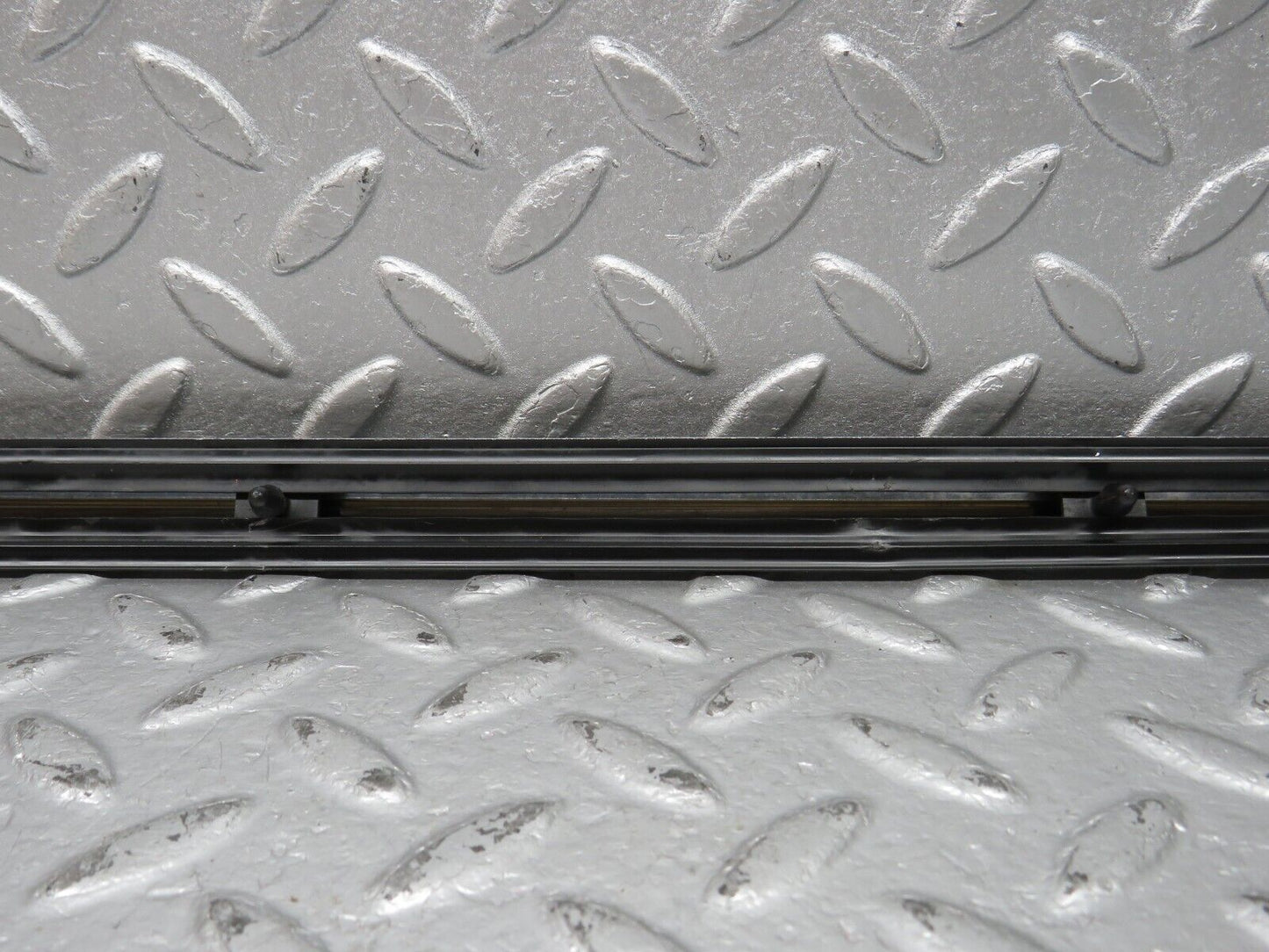 40641 Mercedes-Benz W123 300D Rear Left Door Centre Moulding Trim