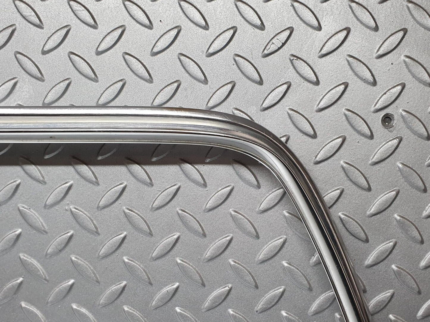44102 Mercedes-Benz C123 230CE Coupe Rear Windscreen Chrome Frame