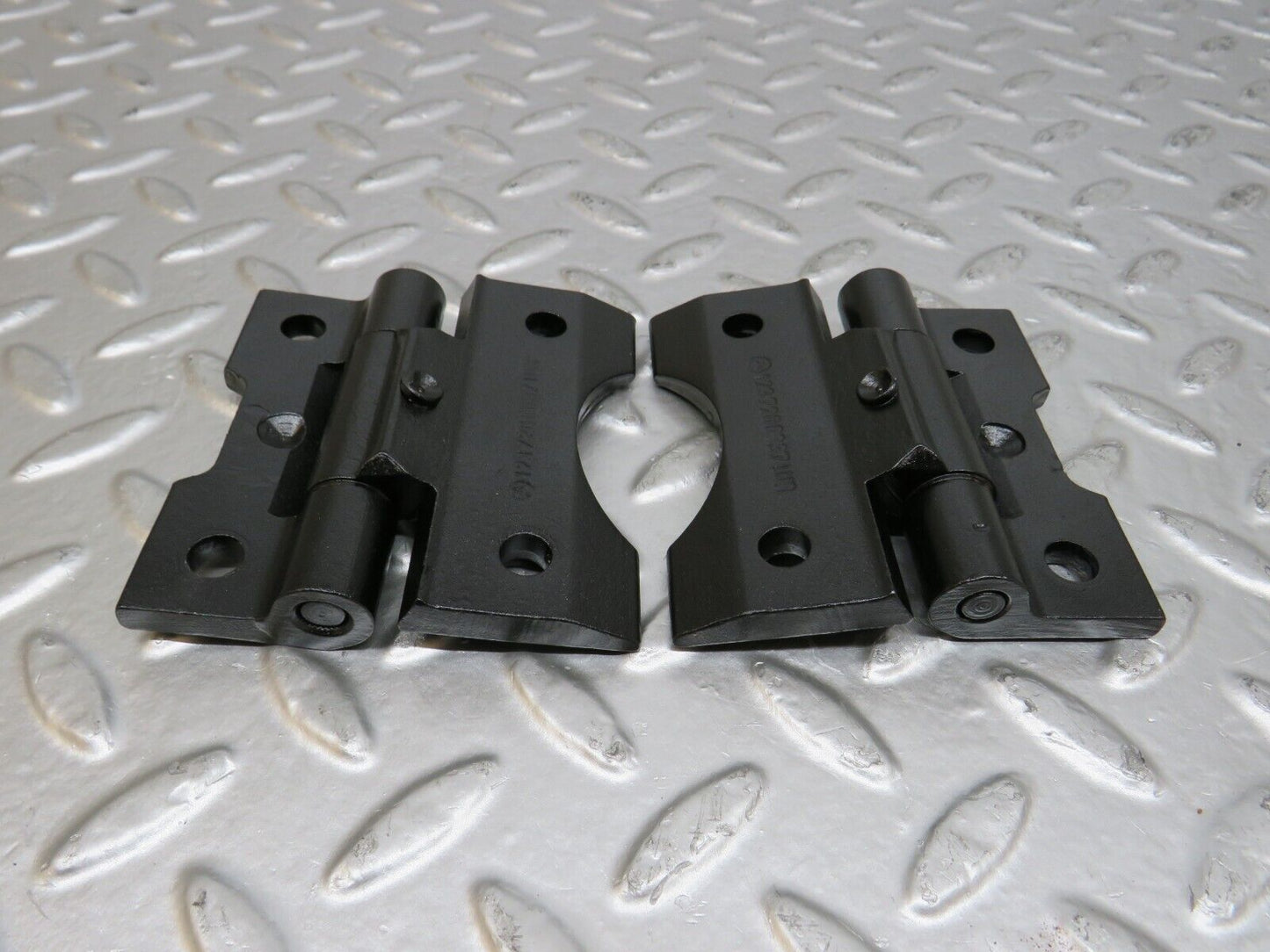25422 Mercedes-Benz W123 200 Door Hinge Pair 1237200037