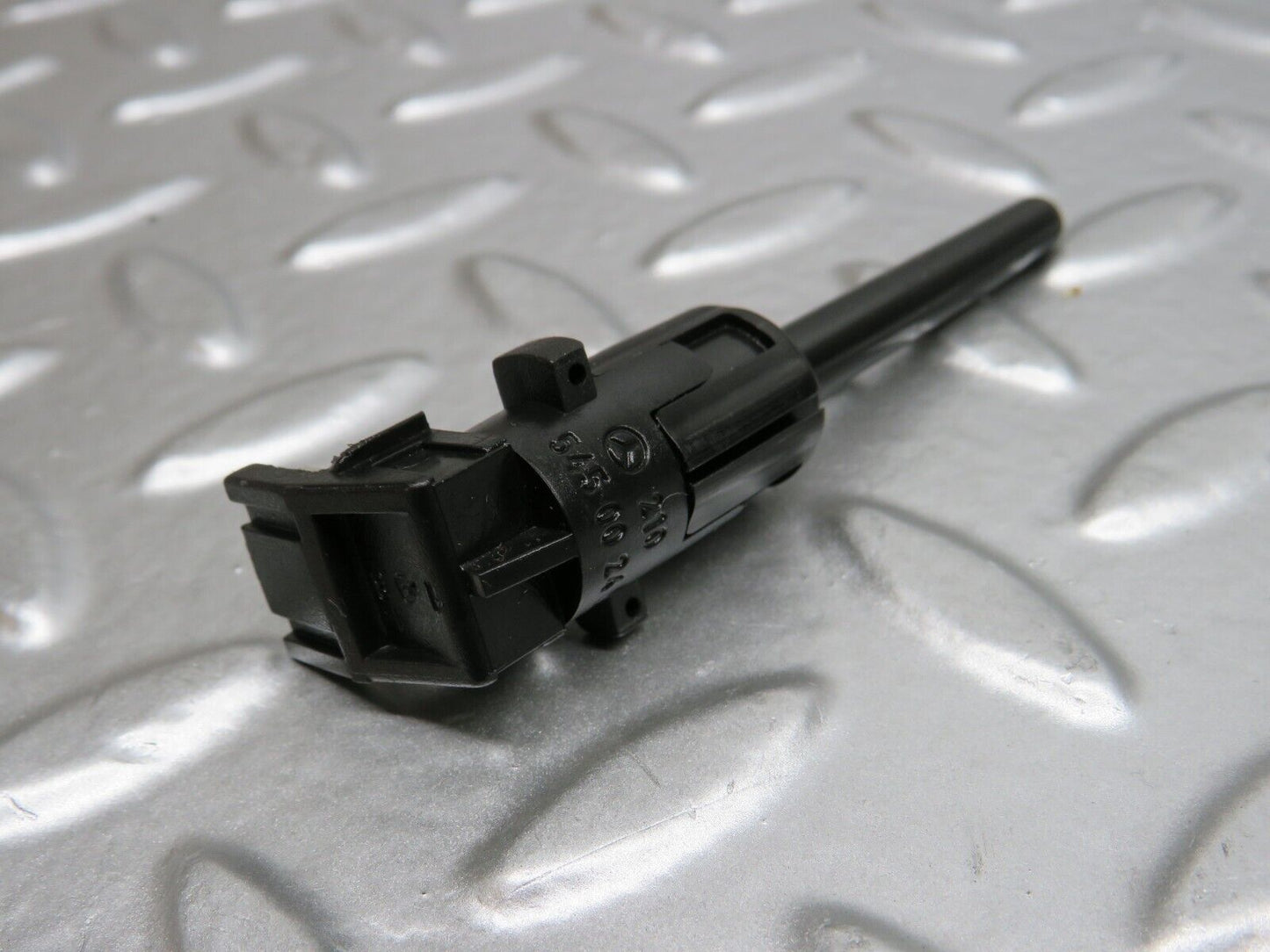 24636 Mercedes-Benz W140S320 Coolant Level Sensor 2105450024