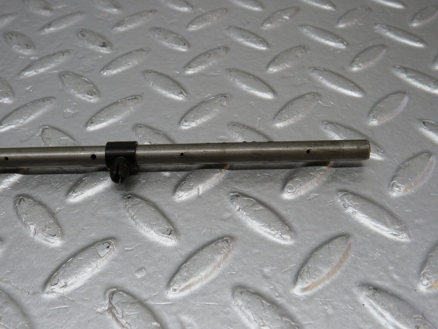 39934 Mercedes-Benz R107 350SL Camshaft Oil Tube