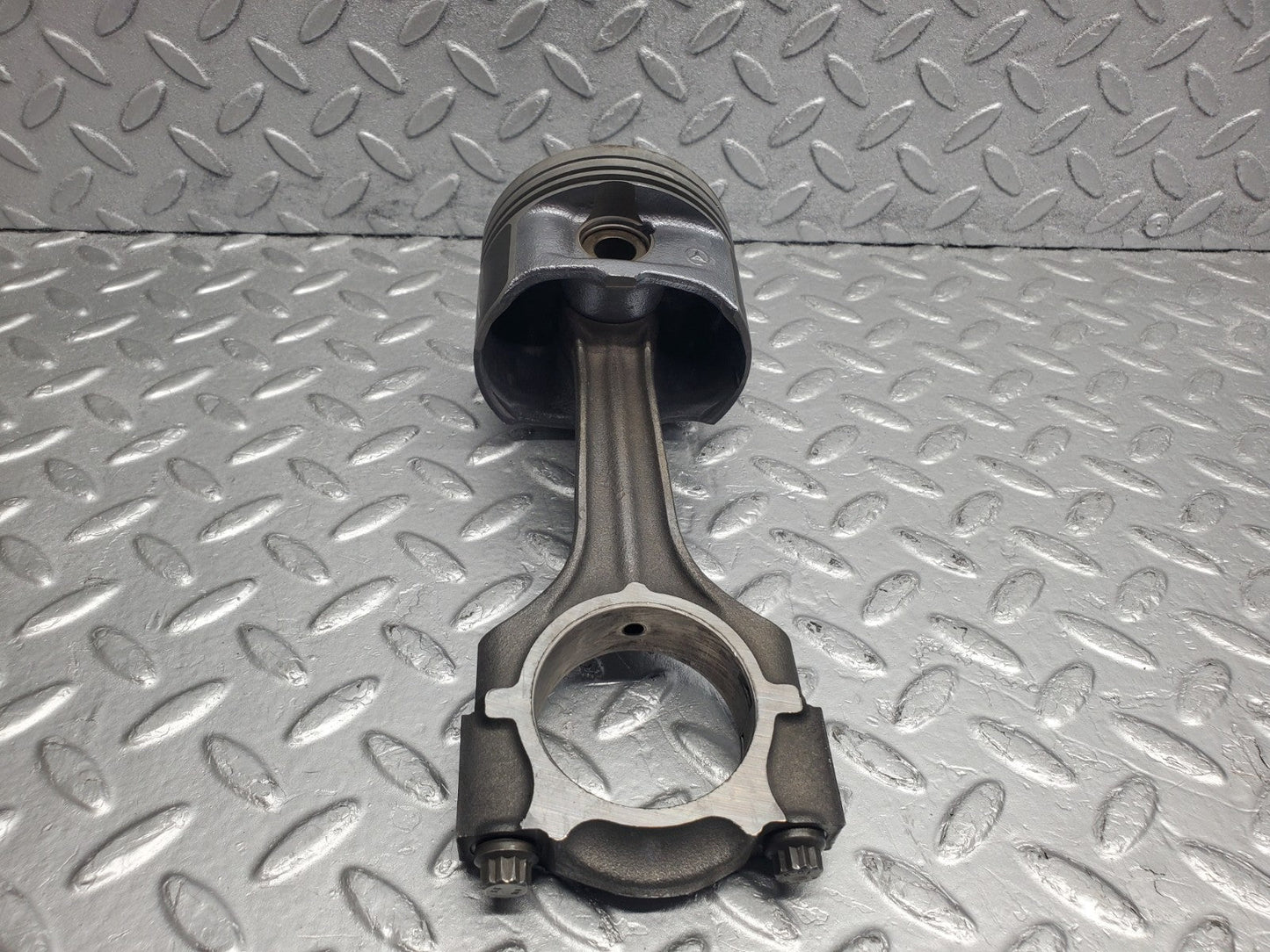 W124 Wagon piston with connecting rod used OEM