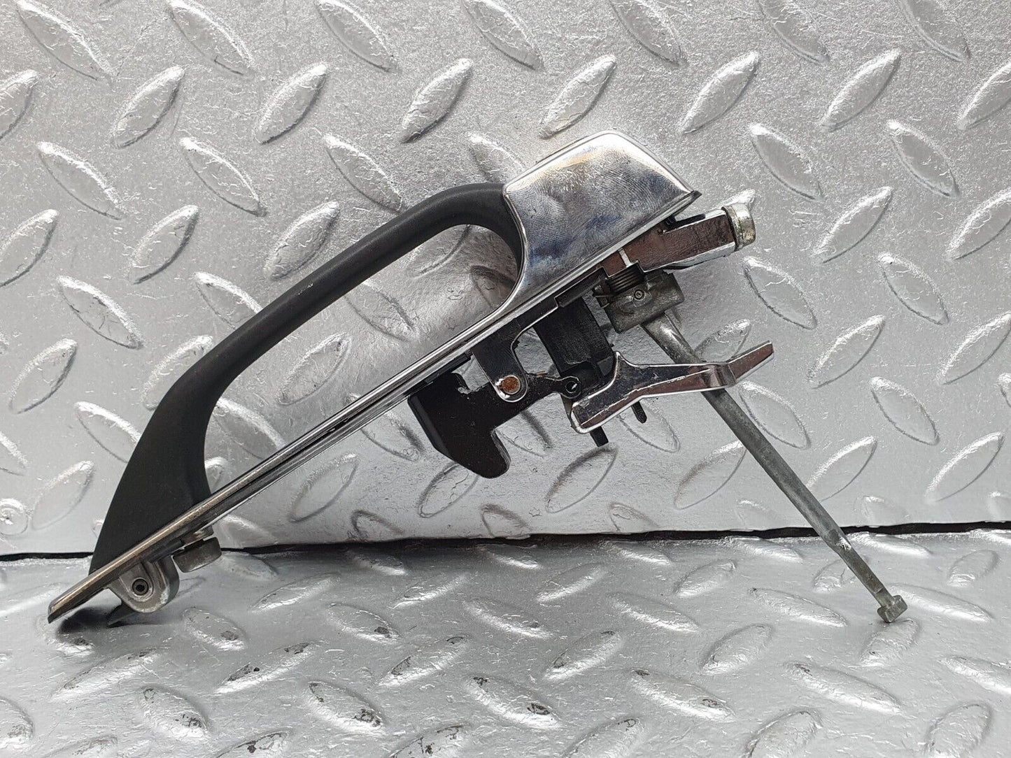 40751 Mercedes-Benz W123 300D Front Left Door Exterior Handle No Key