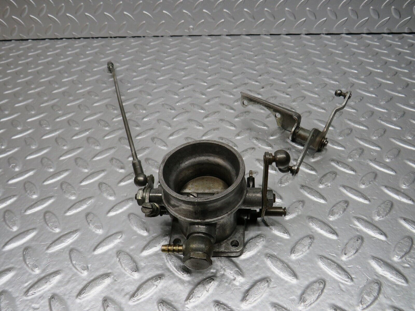 31078 Mercedes-Benz W123 200D Throttle Body Valve 6150710406