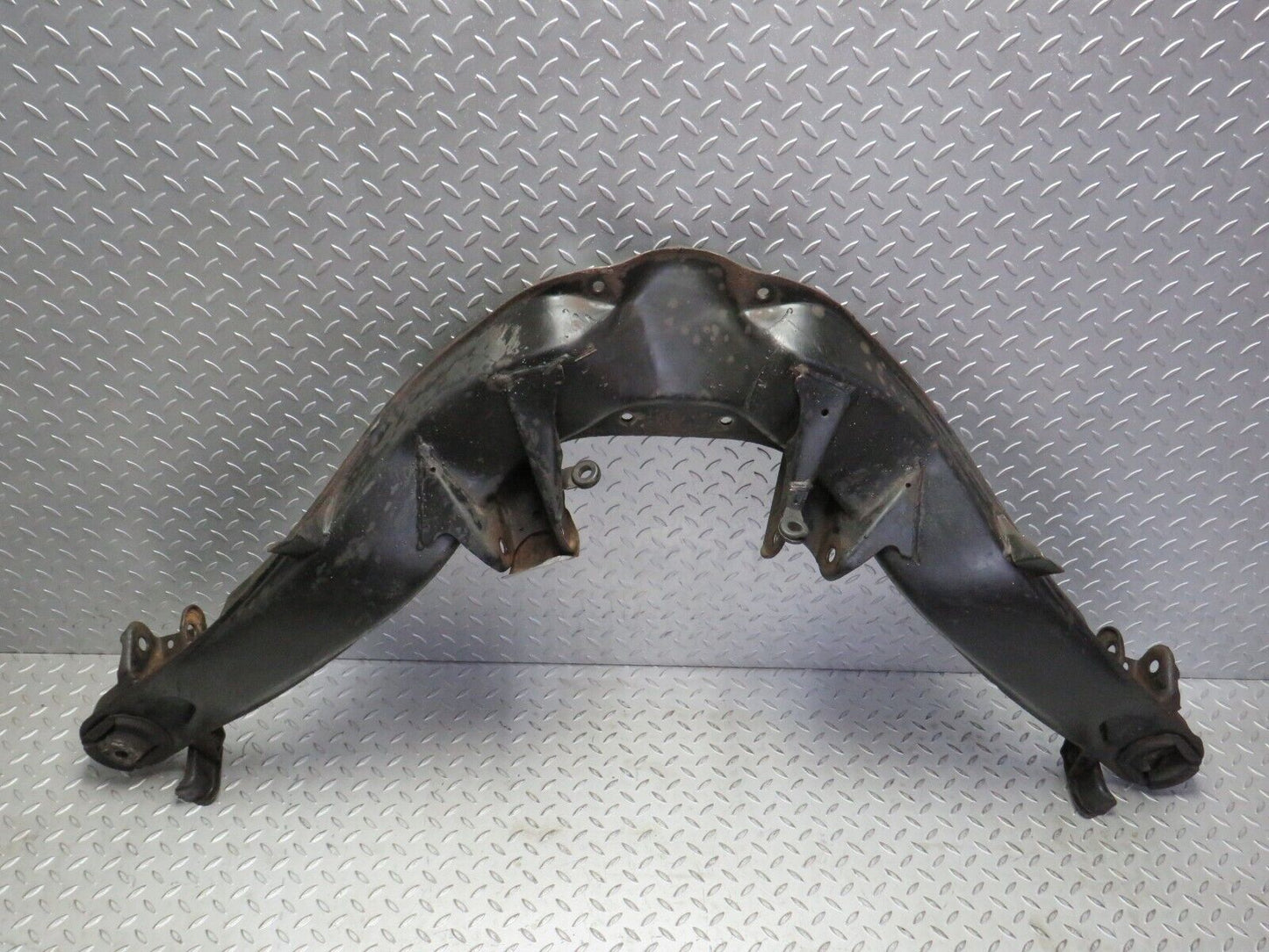 5523 Mercedes-Benz W114 280CE Coupe Rear Subframe Axle Carrier