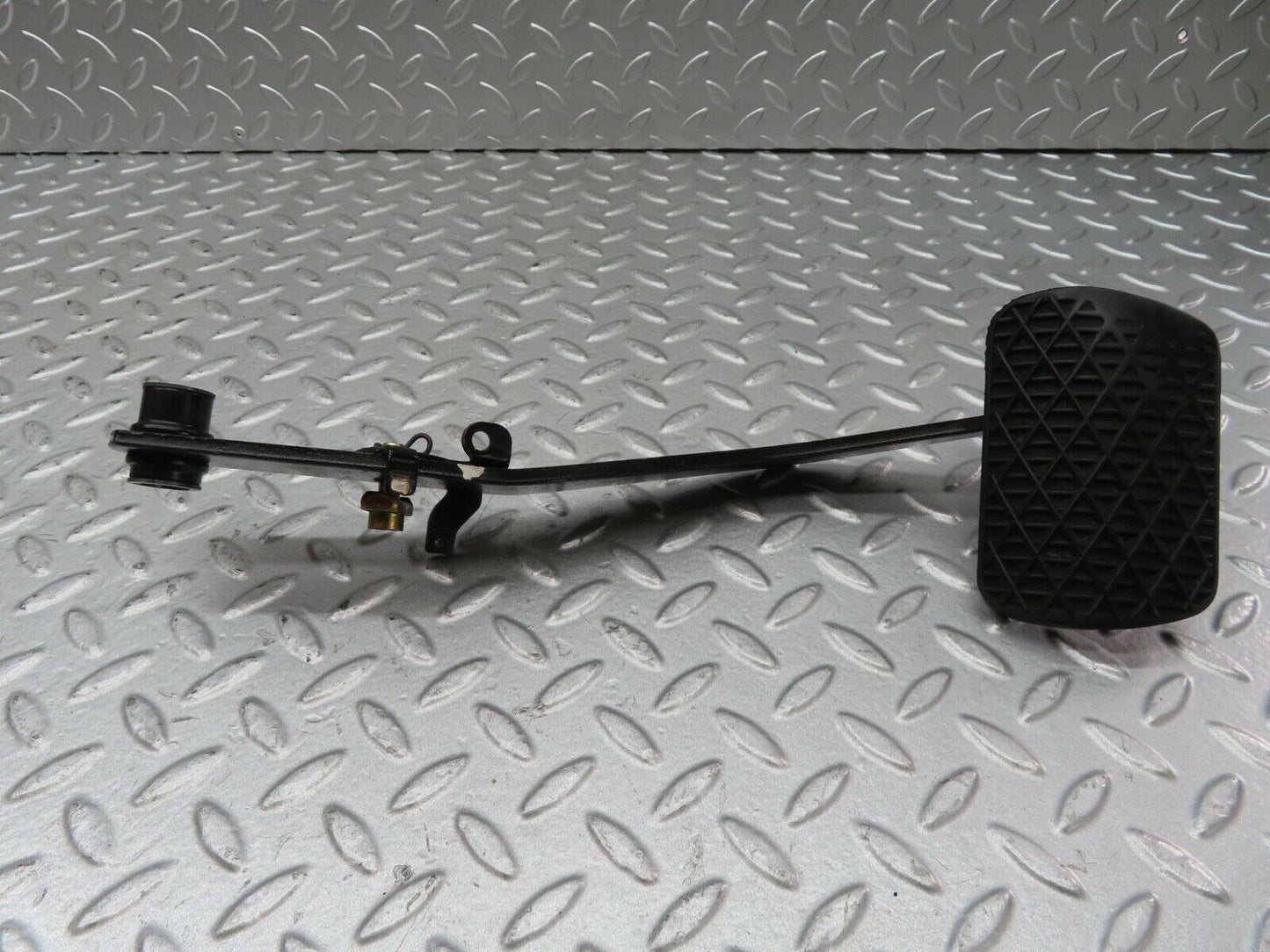 14691 Mercedes-Benz W201 190E Brake Pedal 1232910082