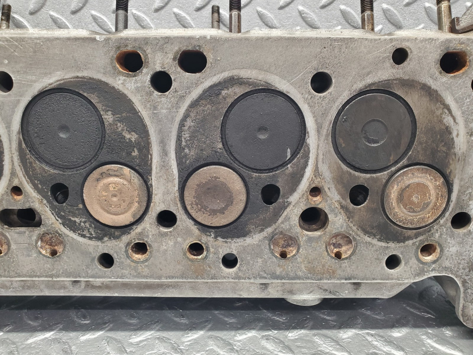 W112 cylinder head used OEM