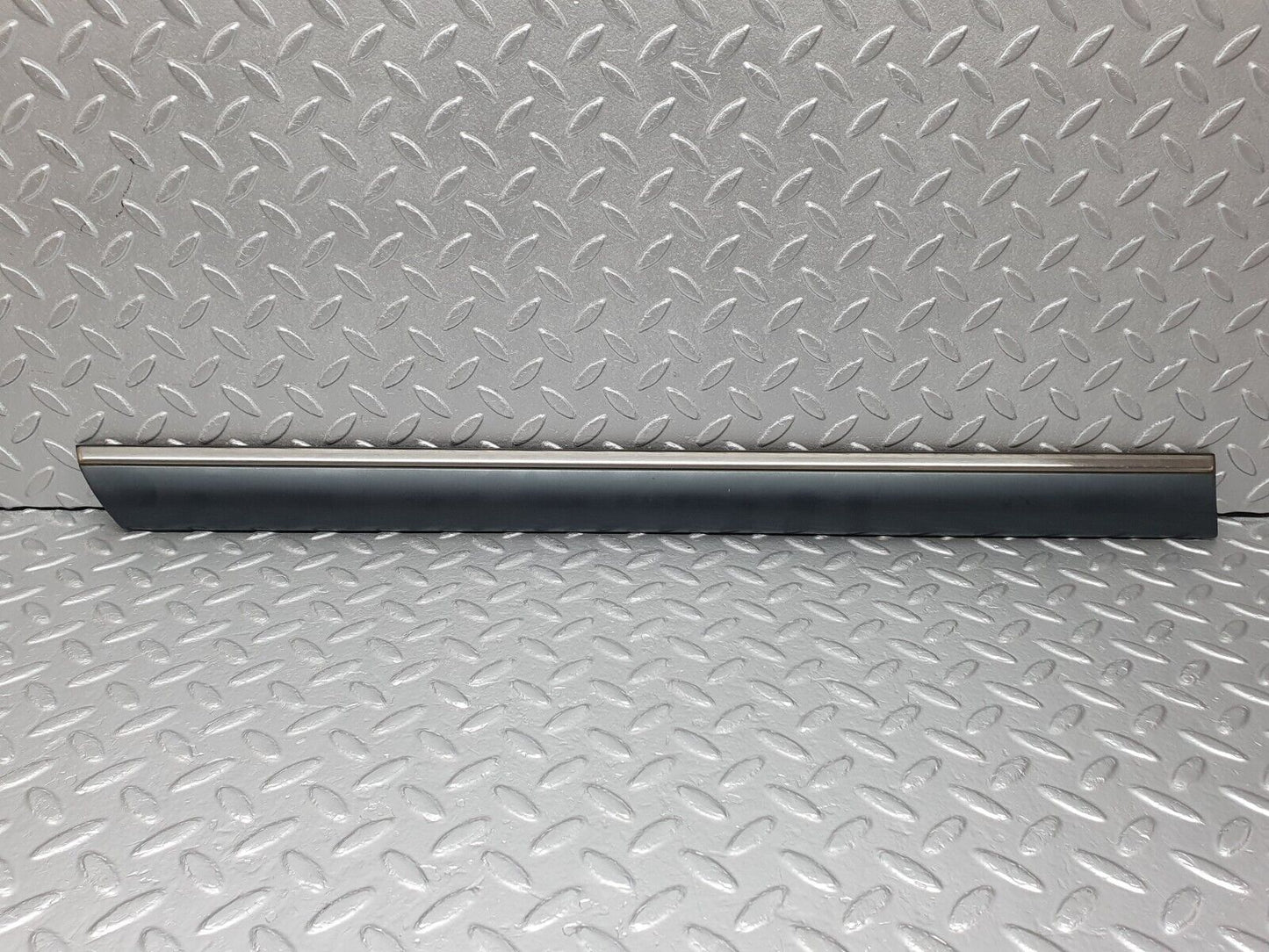 41806 Mercedes-Benz W202 C200 Rear Right Door Centre Moulding Trim 2026909862