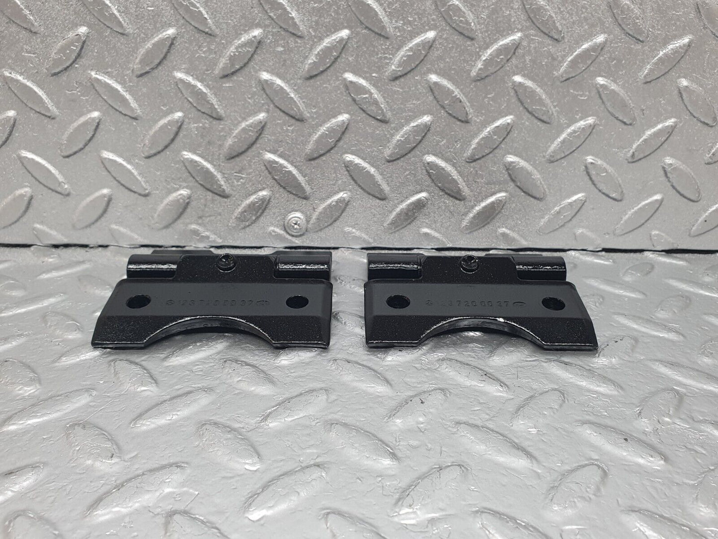 43932 Mercedes-Benz C123 230CE Coupe Door Hinge Pair Right Side 1237200037