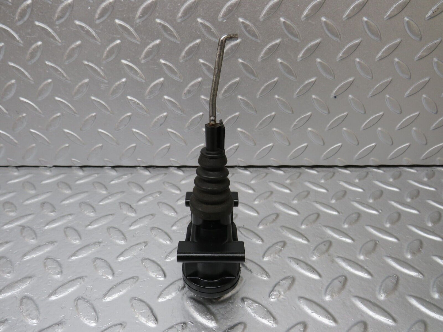 34332 Mercedes-Benz C126 380SEC Coupe Door Lock Vacuum Actuator Left Side