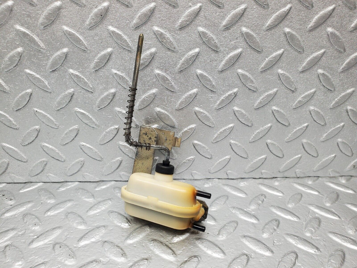 46472 Mercedes-Benz C123 280CE Coupe Fuel Tank Flap Cap Vacuum Actuator
