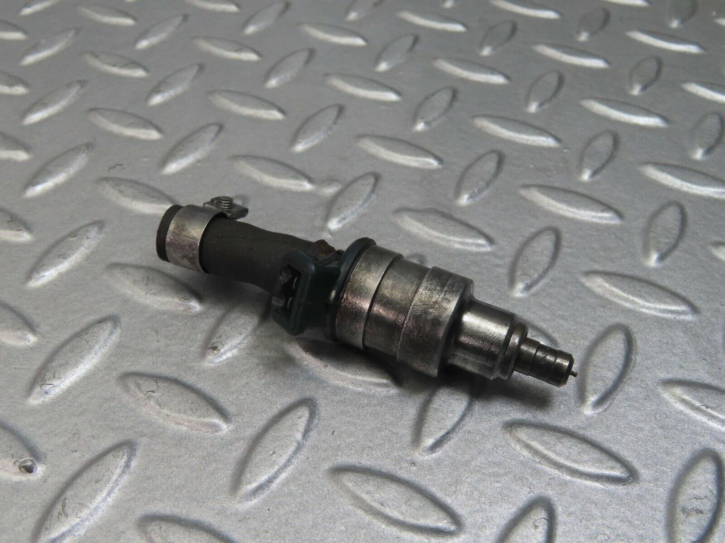 8780 Mercedes-Benz R107 Fuel Injector Bosch 0280150035