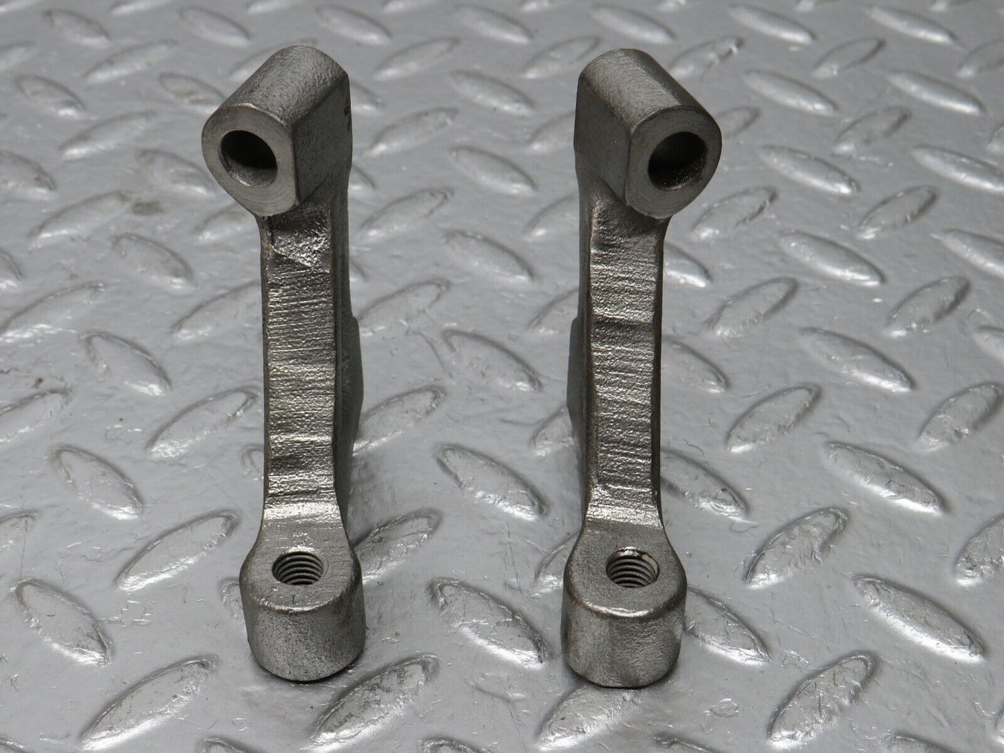 32952 Mercedes-Benz C107 R107 Engine Mount Bracket Pair 1160110895 1160110995