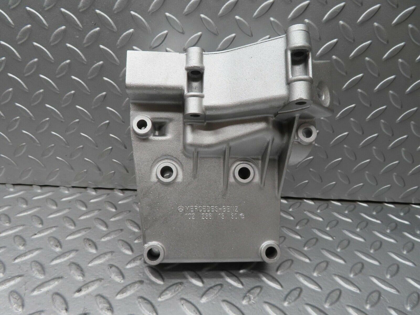 14658 Mercedes-Benz W201 190E Power Steering Pump Bracket 1022361330