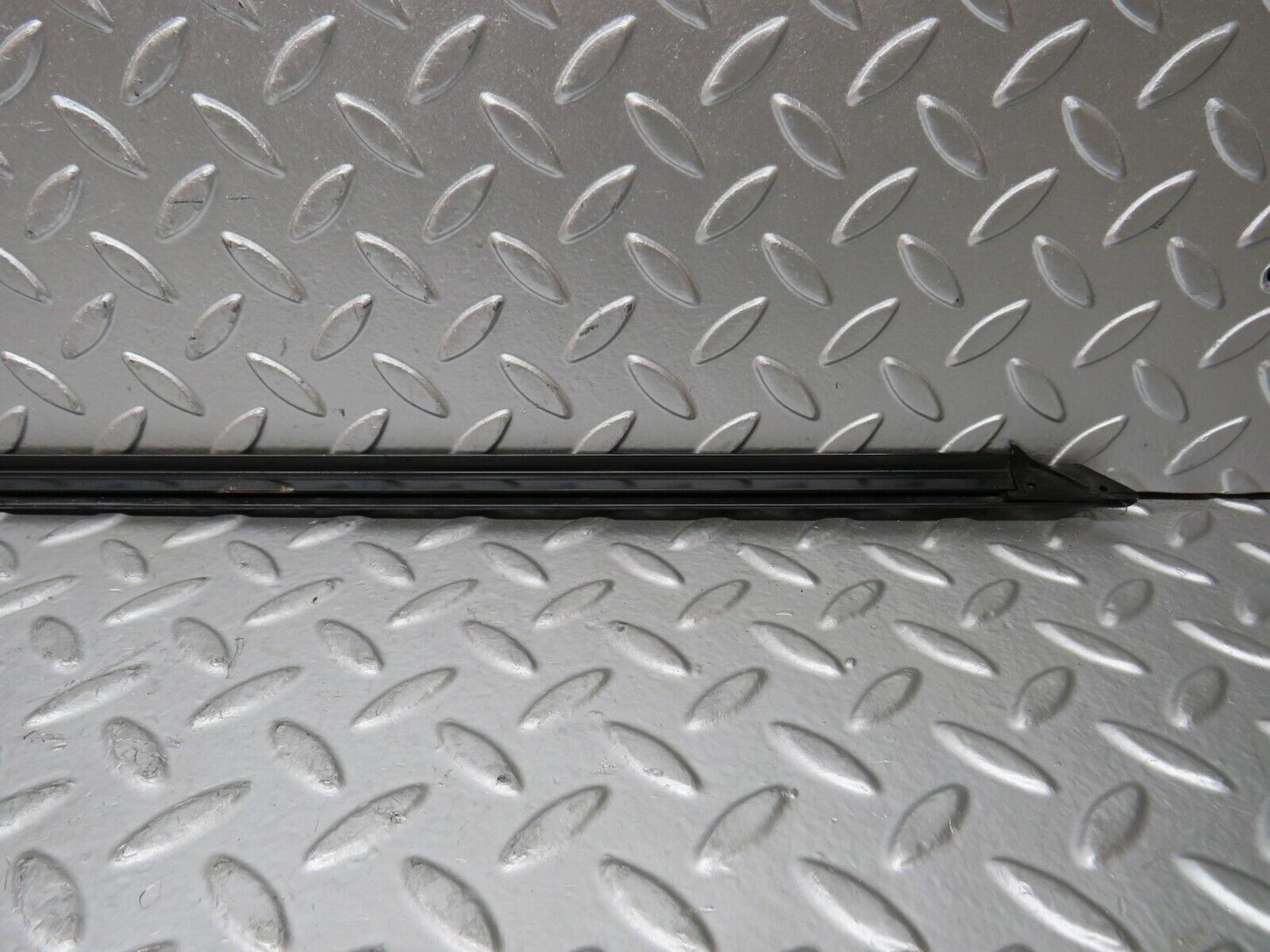 29001 Mercedes-Benz C124 320CE Coupe Front Right Door Chrome Trim