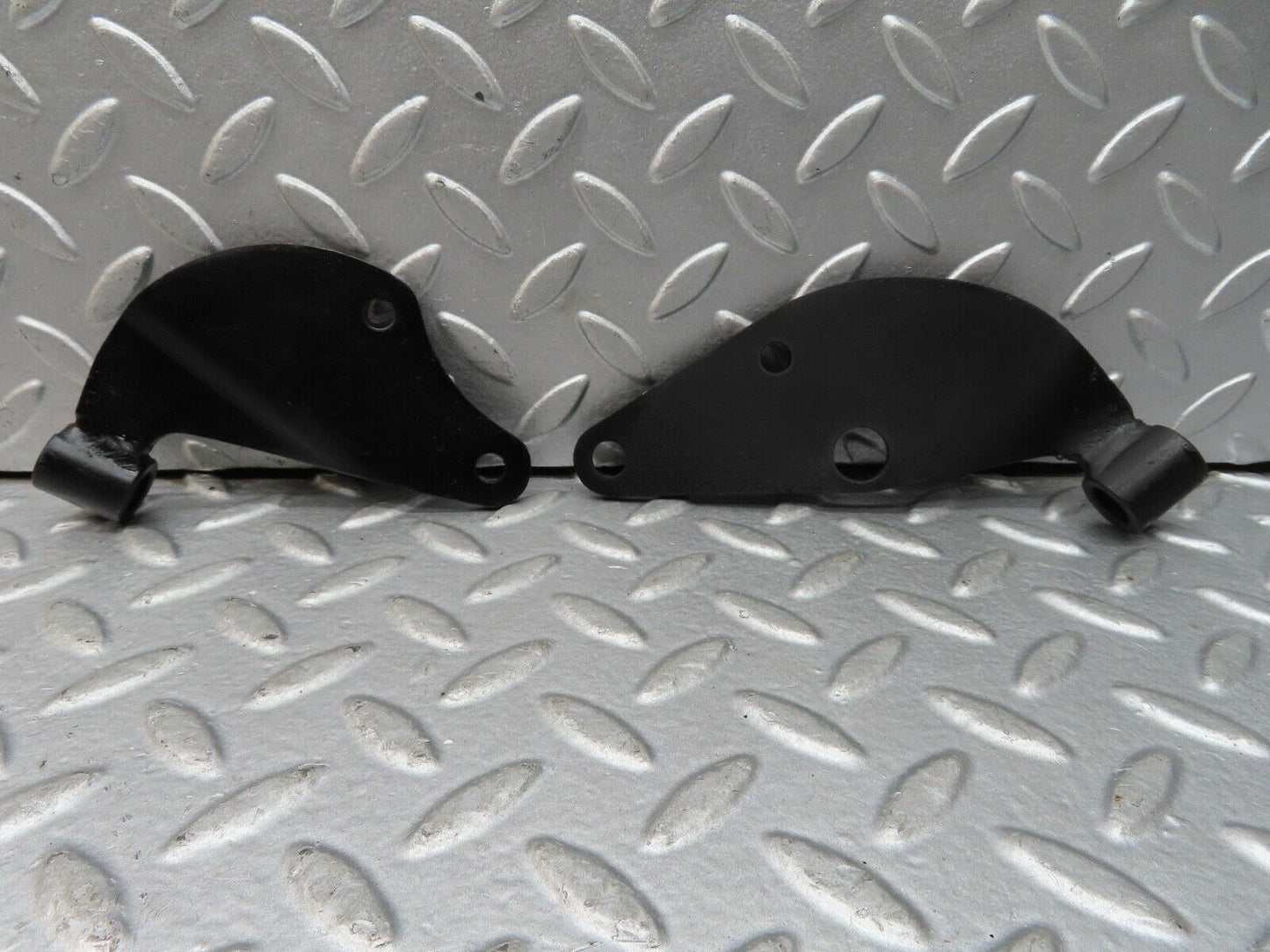 18750 Mercedes-Benz W120 W121 Ponton Engine Mount Bracket Left & Right