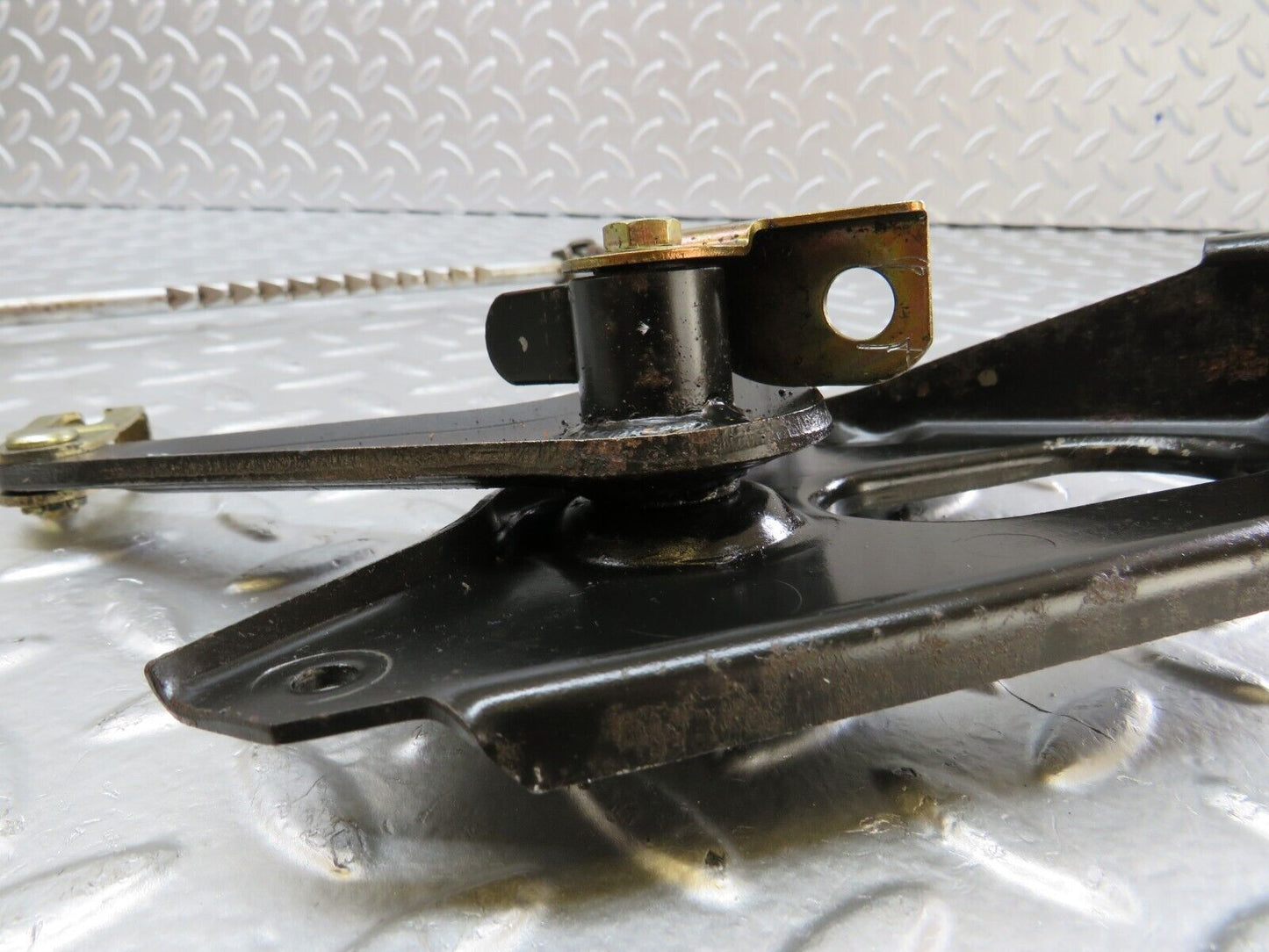 25604 Mercedes-Benz W123 200 Handbrake Regulator