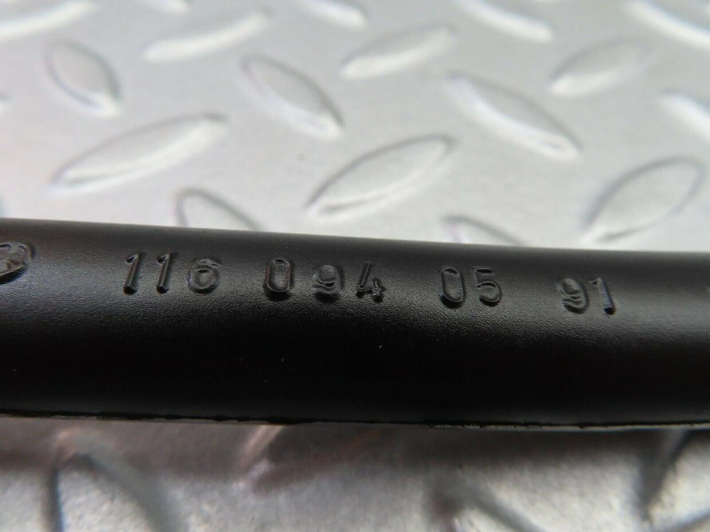 6159 Mercedes-Benz W126 380SE Air Hose For Valve Cover 1160940591