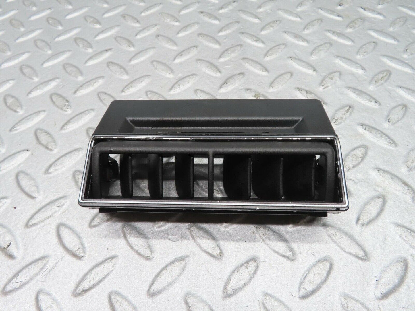16160 Mercedes-Benz W126 Rear Centre Console Air Vent 1268300013