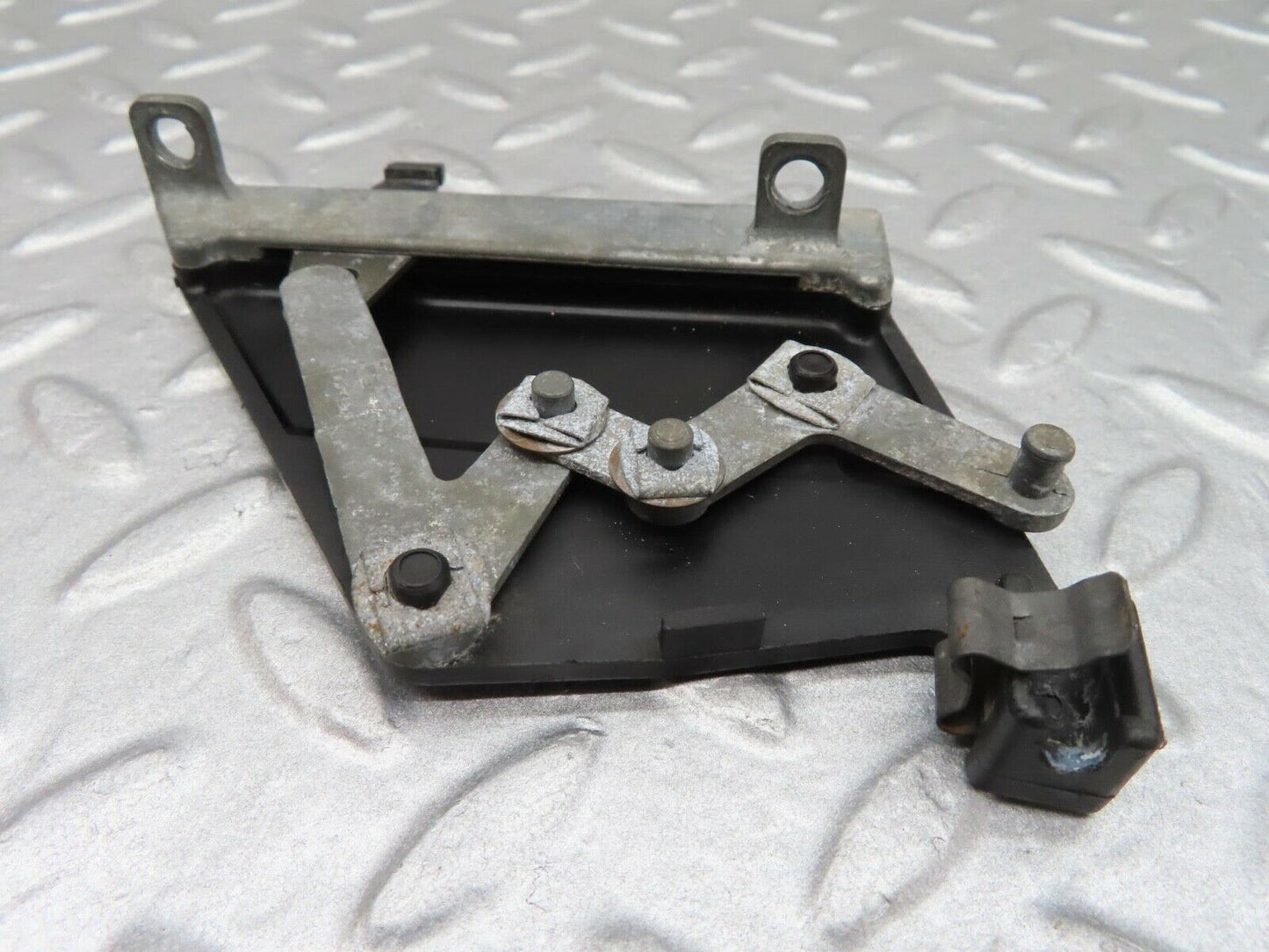 14000 Mercedes-Benz C107 280SLC Air Vent Control Lever Left 1078300385