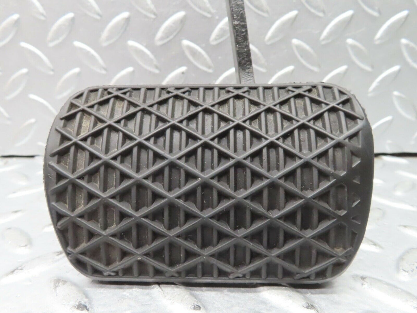 21671 Mercedes-Benz W126 300SE Brake Pedal With Rubber 1232910082