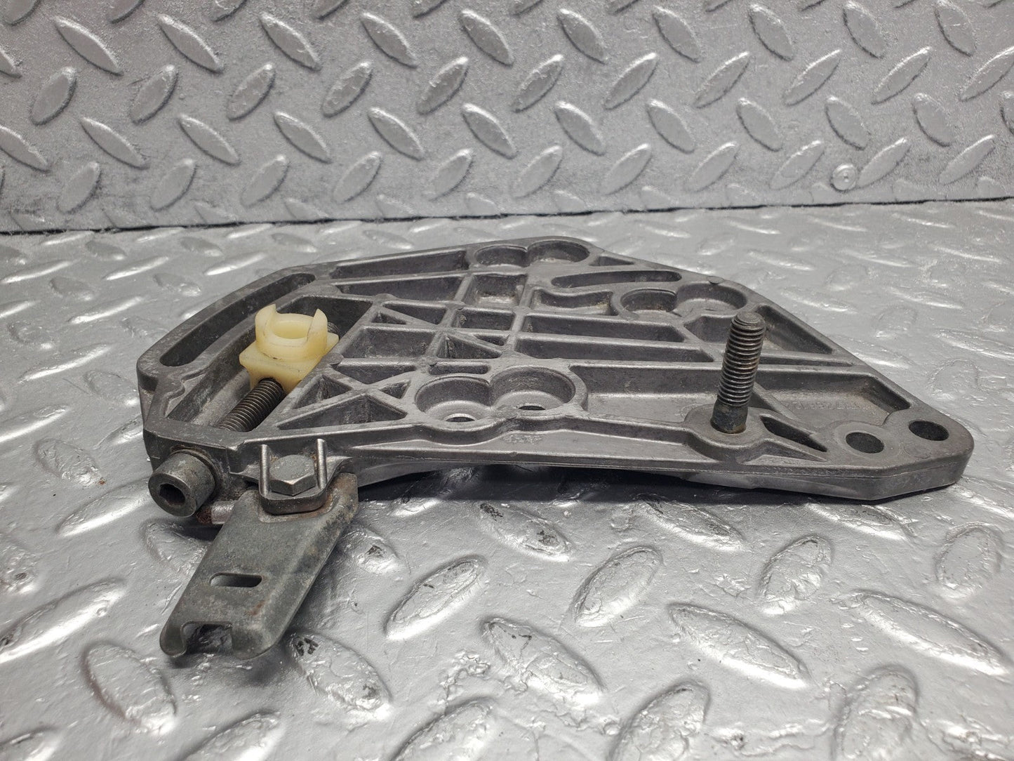 W124 Wagon power steering pump bracket used OEM