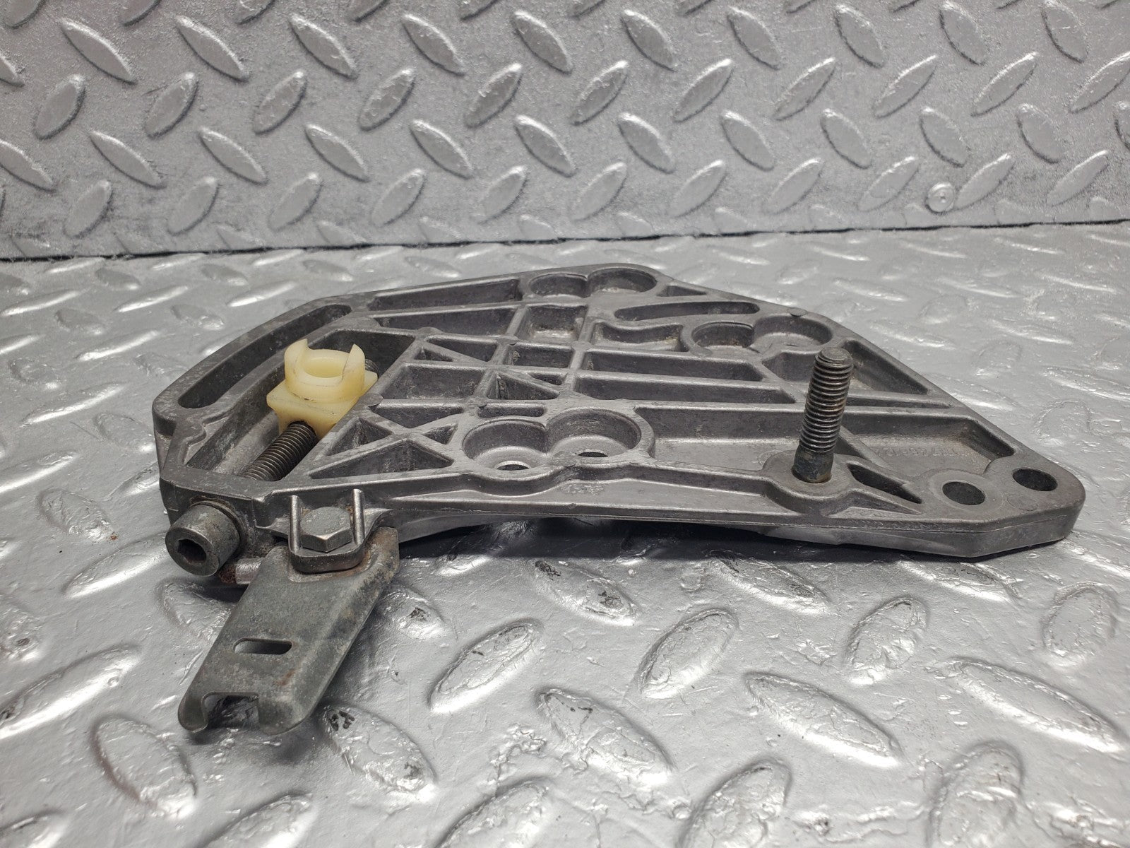 W124 Wagon power steering pump bracket used OEM