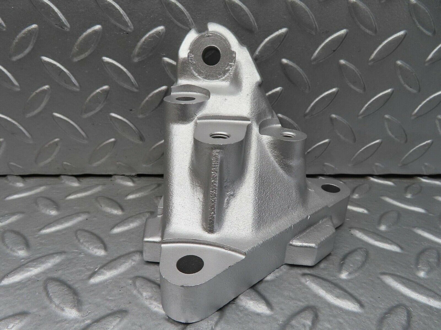 14763 Mercedes-Benz W201 190E Engine Mount Bracket Left Side 1022234104