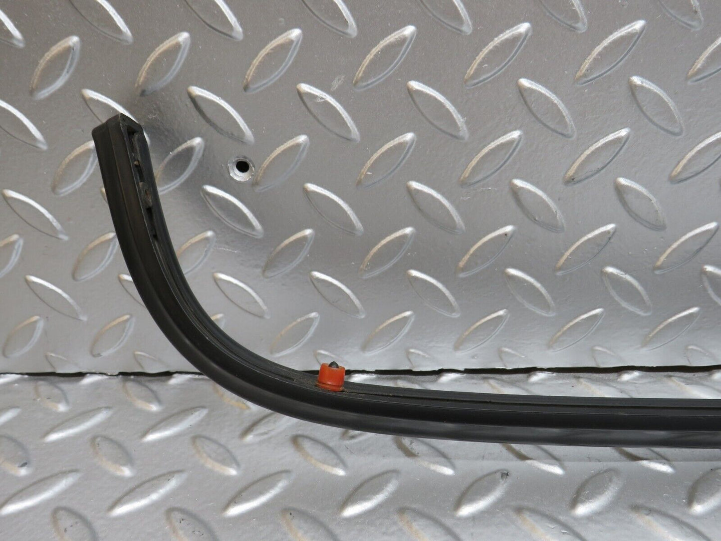 27959 Mercedes-Benz W123 280E Rear Left Fender Centre Moulding Trim