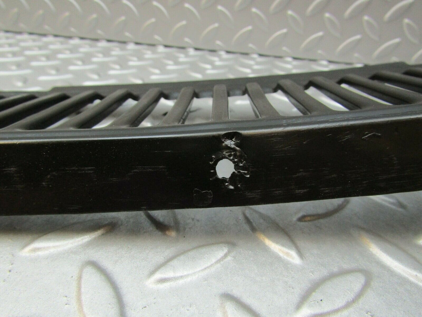 3344 Mercedes-Benz W115 220D External Air Ventilation Grille