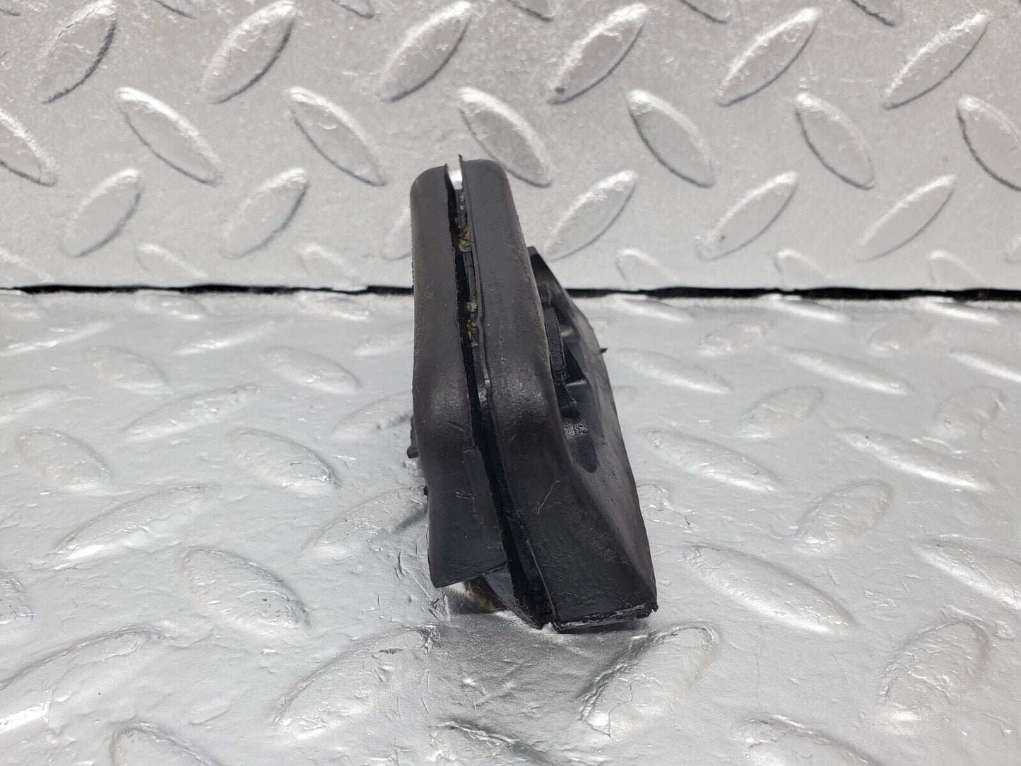 45726 Mercedes-Benz W126 420SE Firewall Grommet Left Side 1269972081