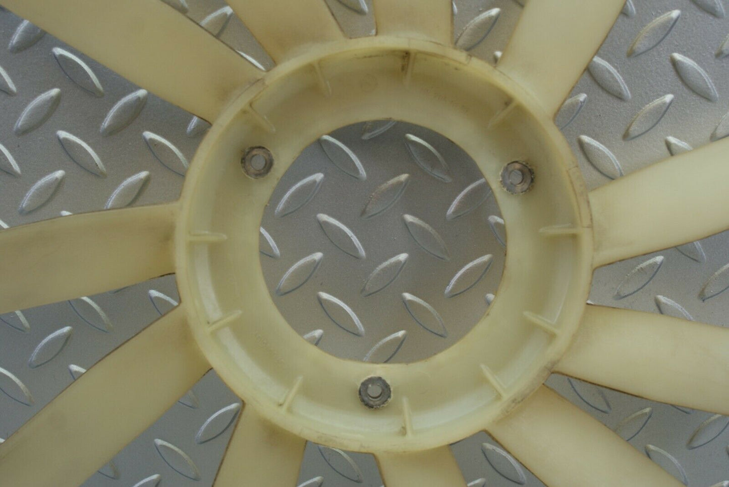 2879 Mercedes-Benz C123 280CE Coupe Engine Cooling Fan 1102050106