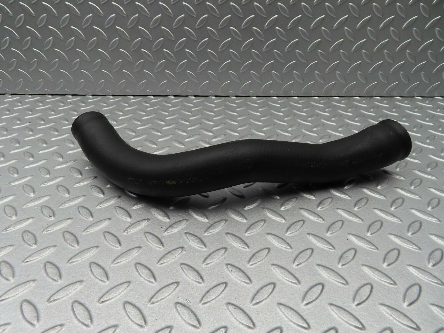 5172 Mercedes-Benz R107 350SL Bottom Radiator Hose 1075010082