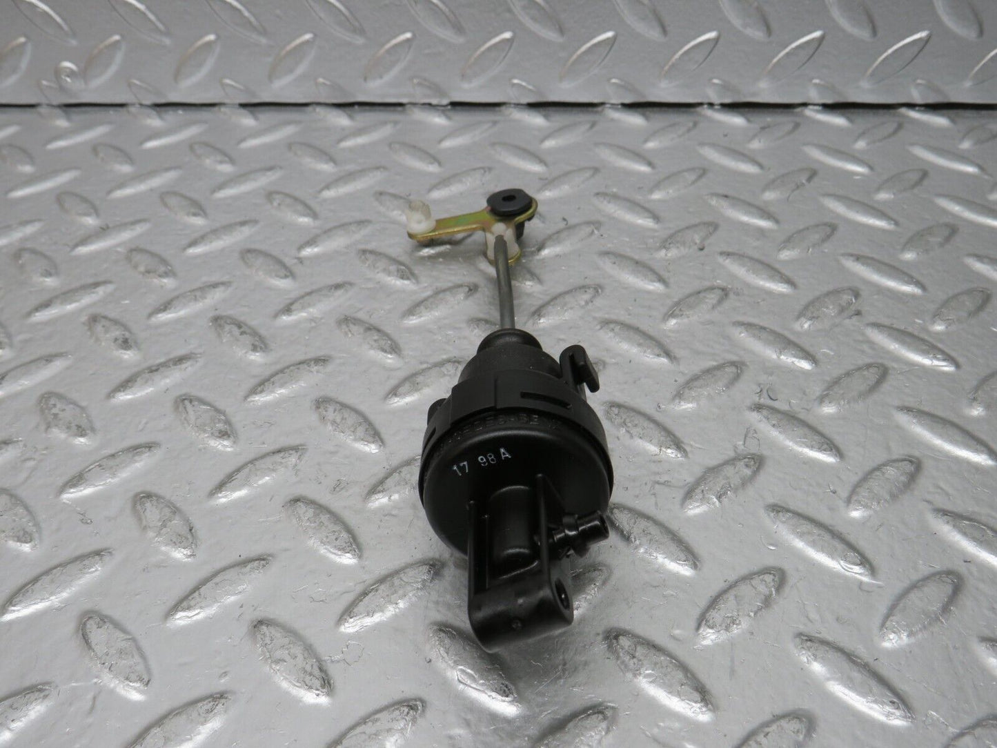 24963 Mercedes-Benz W140 S320 Left Door Lock Vacuum Actuator 400139