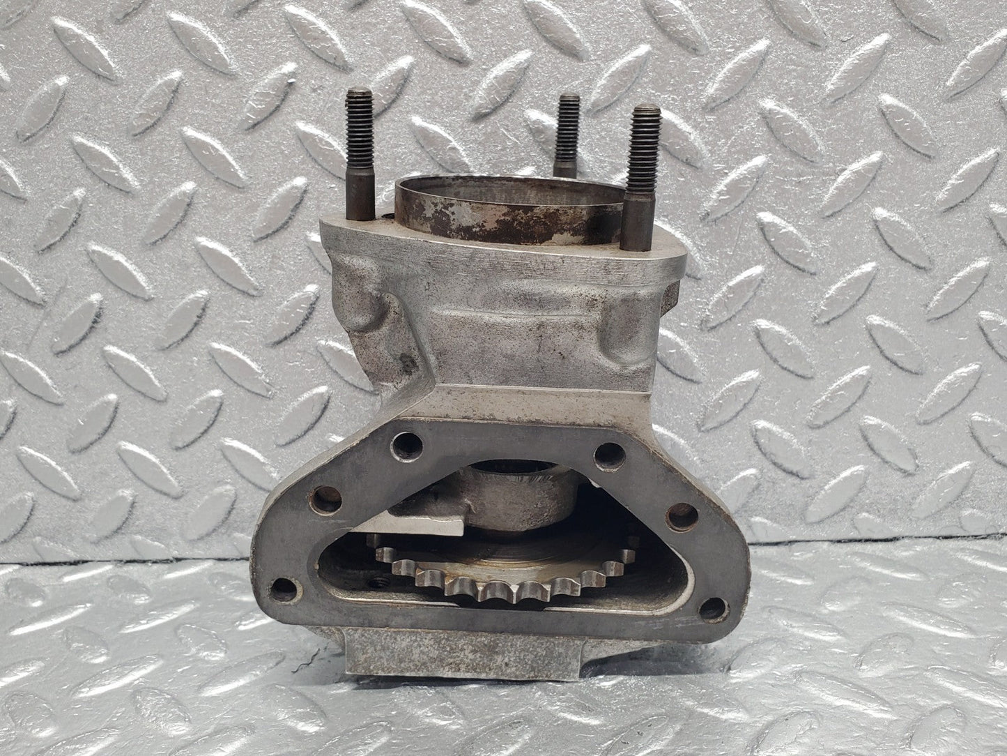 W112 injection pump drive housing used OEM