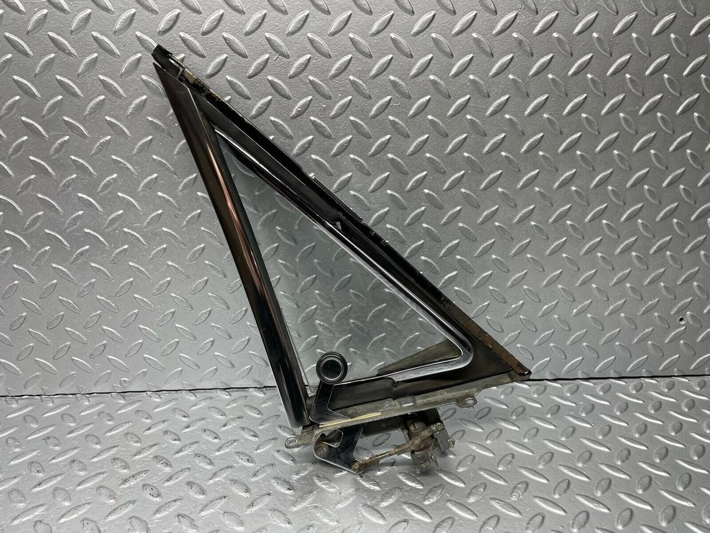 40521 Mercedes-Benz W108 Front Left Quarter Window