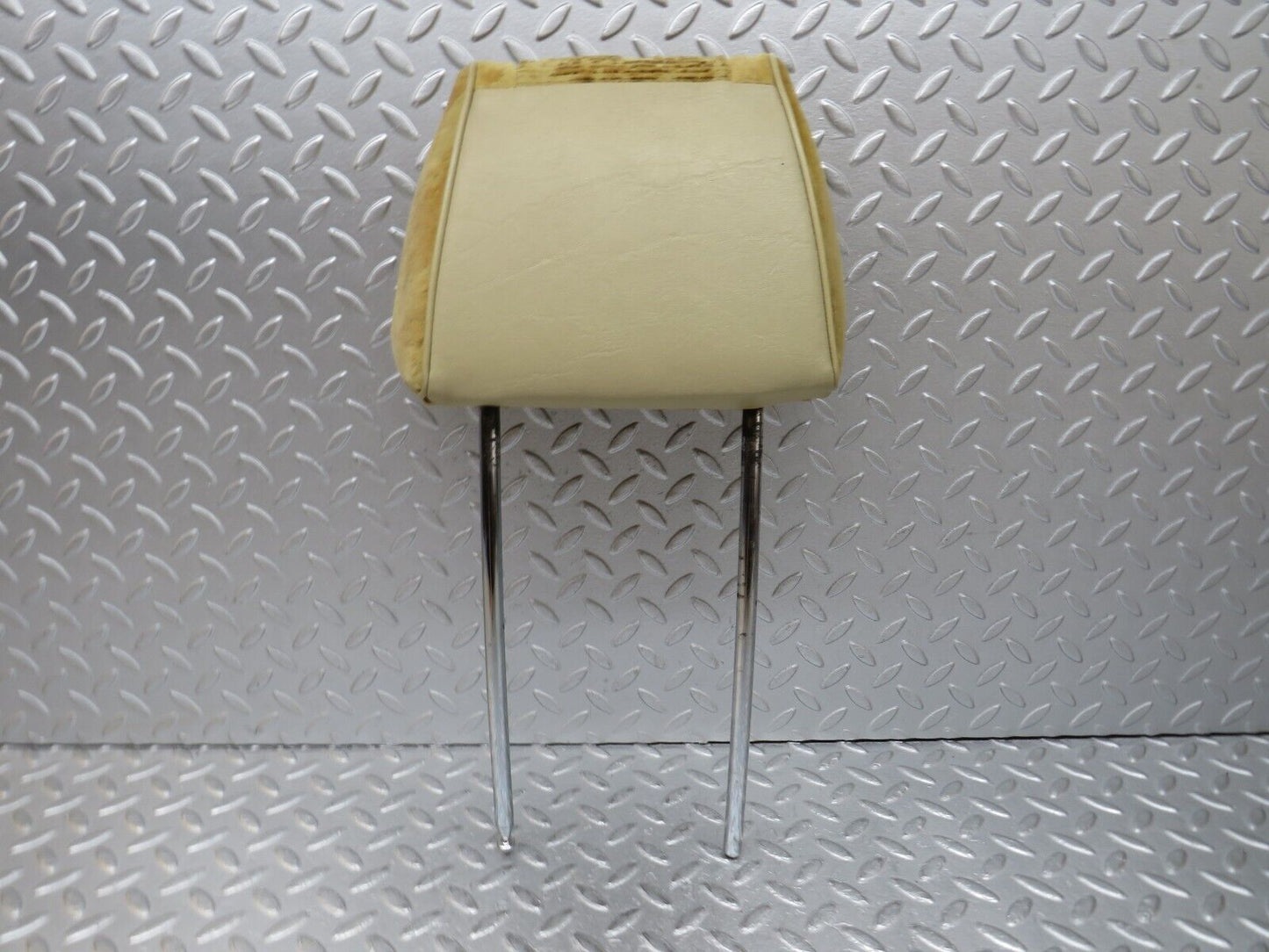 37079 Mercedes-Benz C126 420SEC Coupe Right Headrest