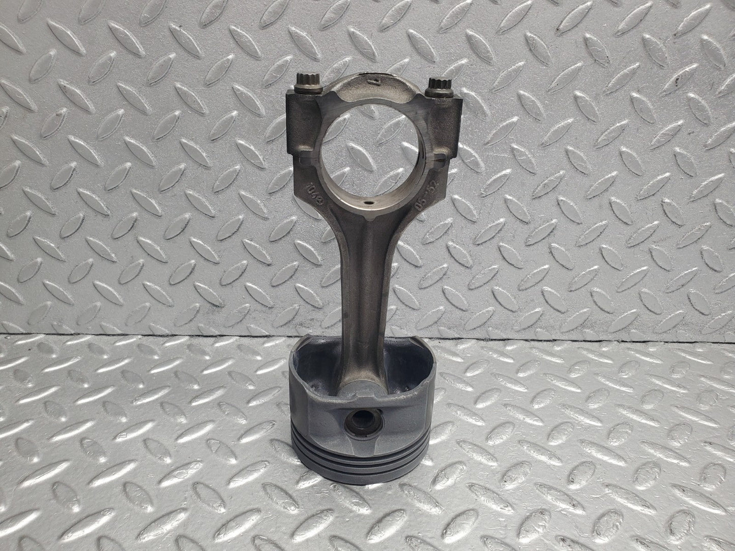 W124 Wagon piston with connecting rod used OEM
