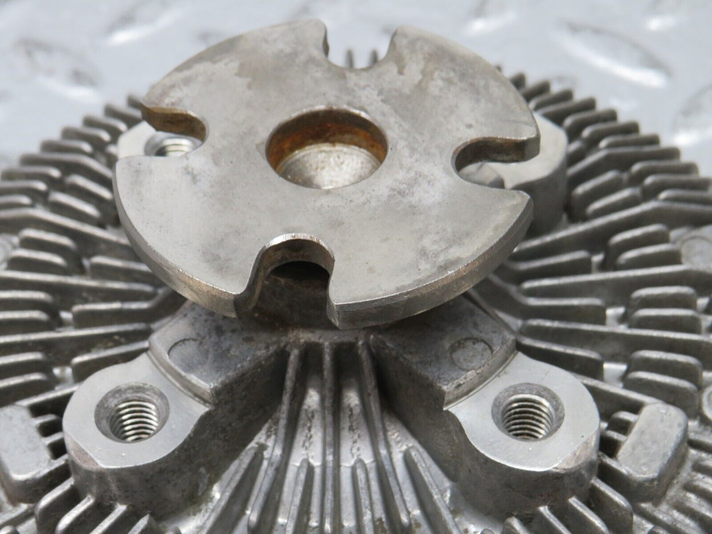 32889 Mercedes-Benz W123 300D Engine Cooling Fan Clutch Behr