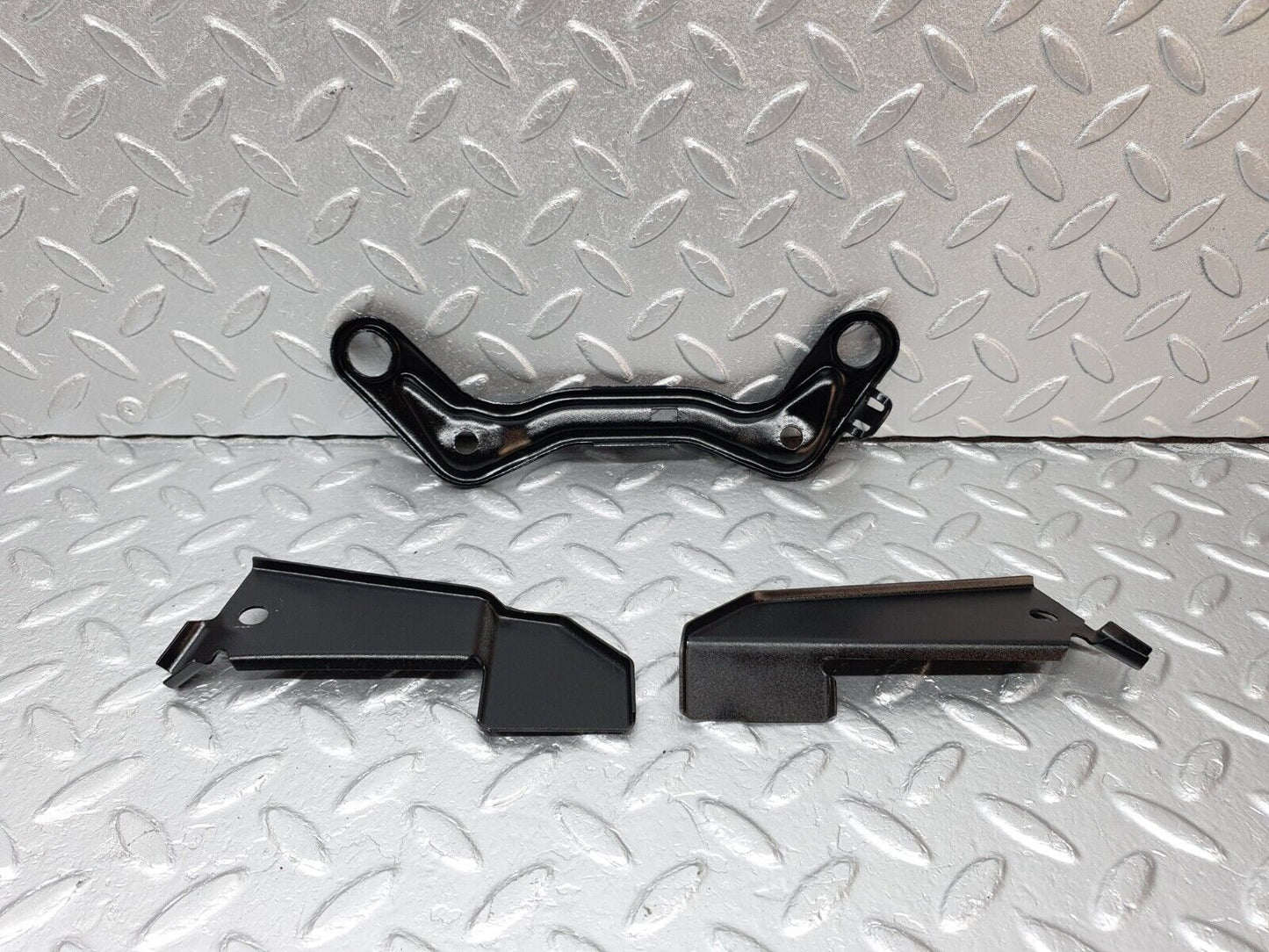 40839 Mercedes-Benz W123 300D Oil Hose Pipe Bracket