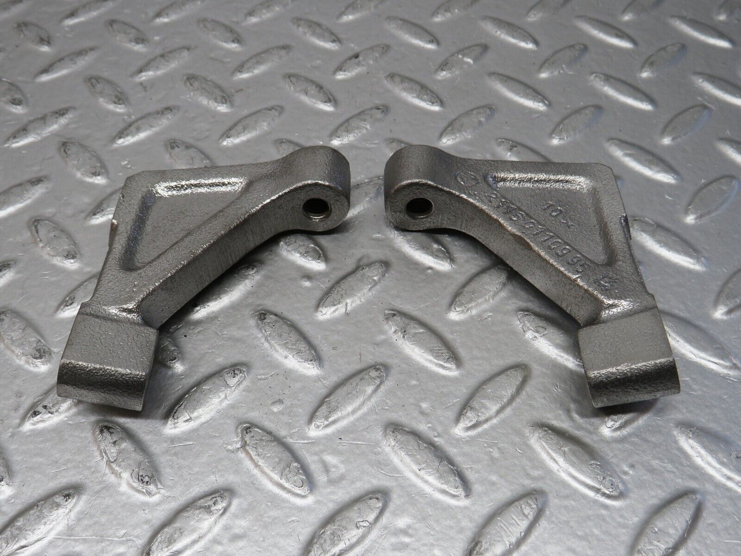 32873 Mercedes-Benz C107 R107 Engine Mount Bracket Pair 1160110895 1160110995
