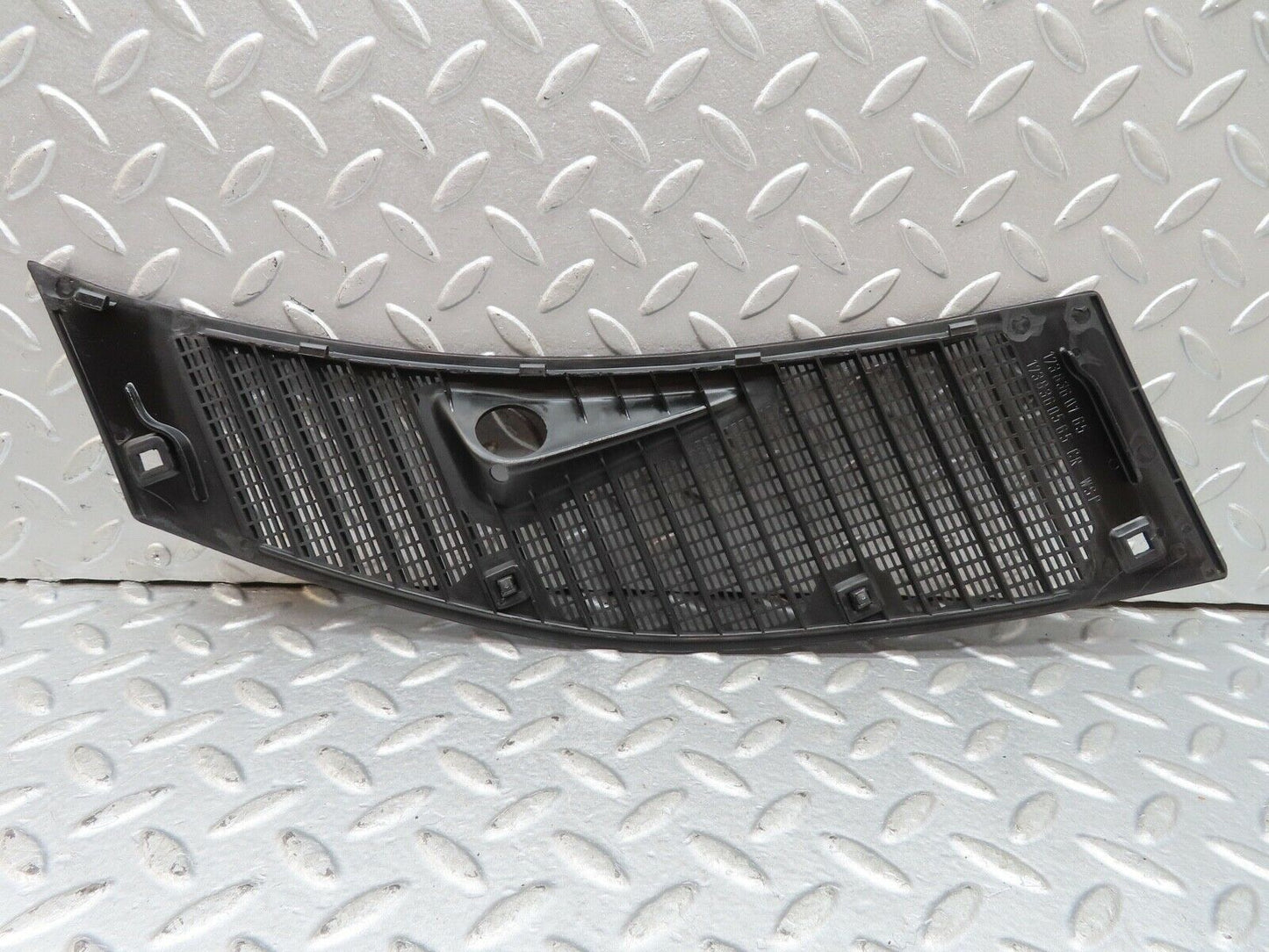 19049 Mercedes-Benz W123 300D Air Intake Grill Left LHD 1238360165