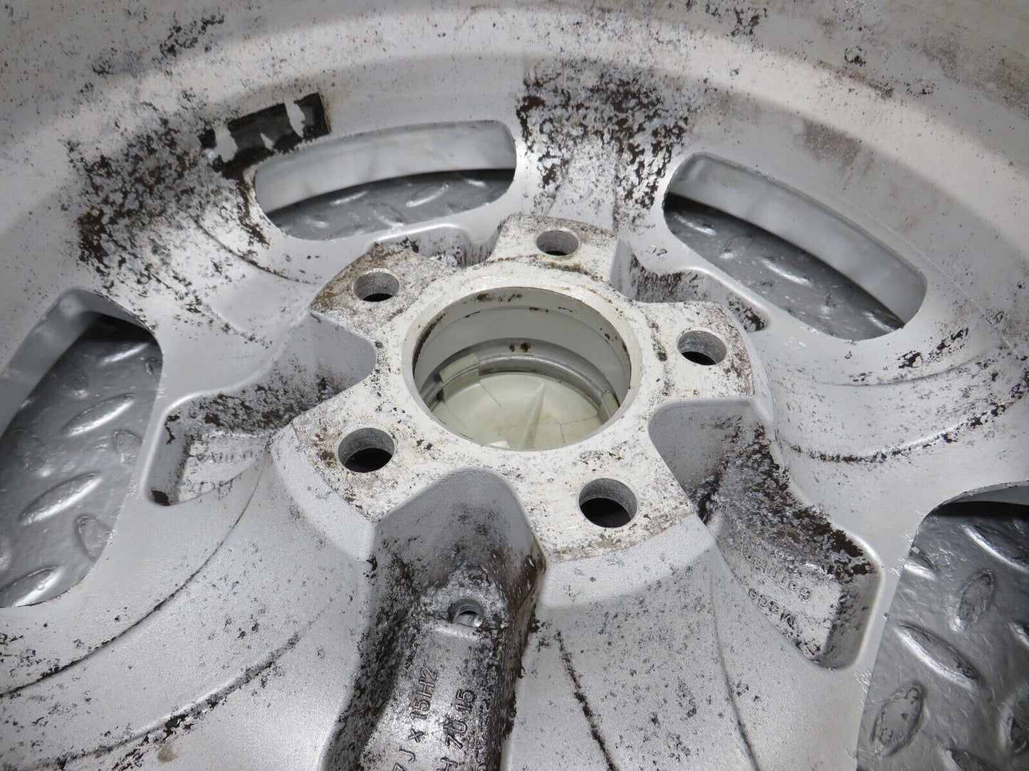 38189 Mercedes-Benz A124 Alloy Wheel 7Jx15H2 ET37 KBA44301