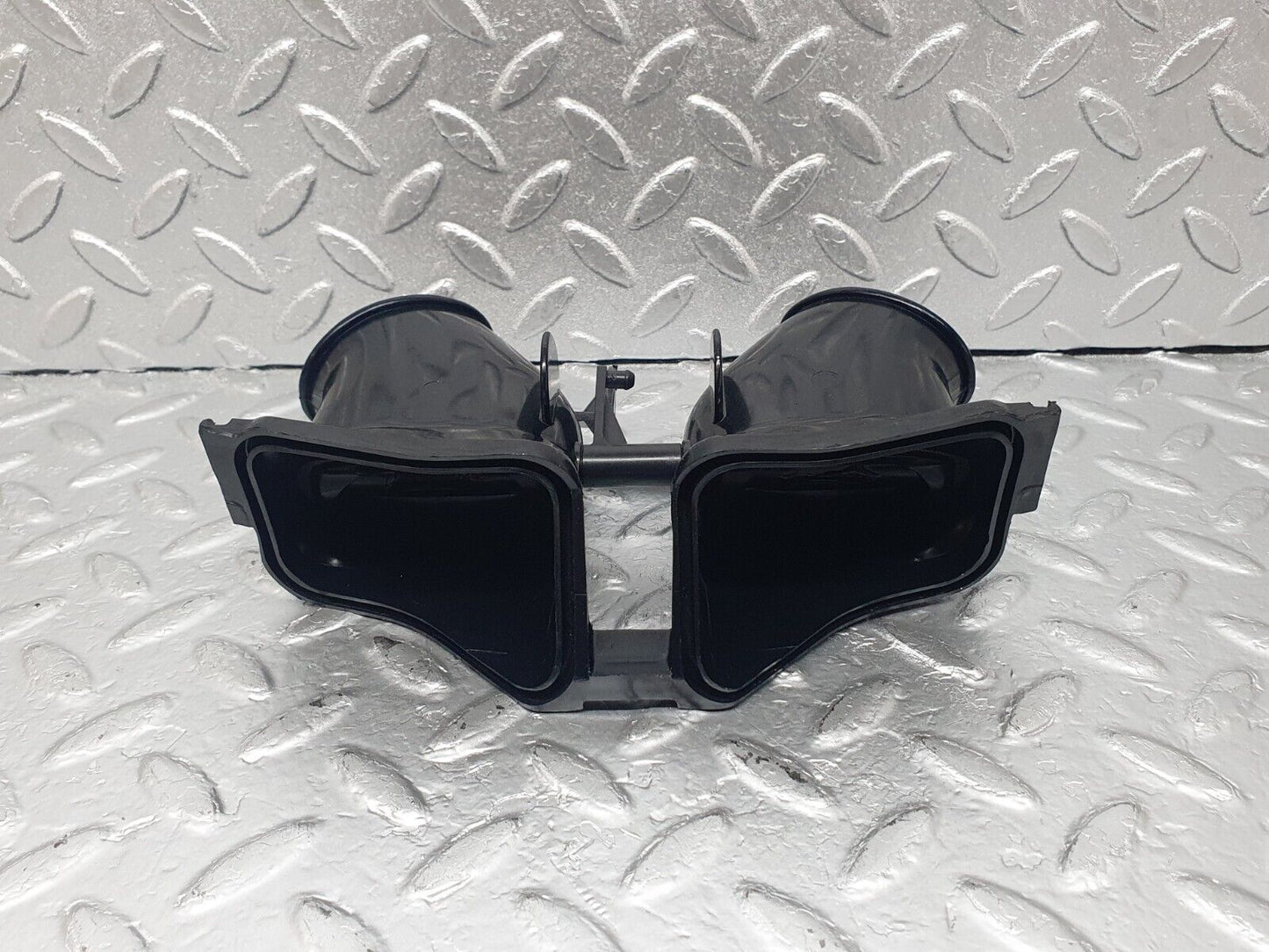 43628 Mercedes-Benz C126 380SEC Coupe Air Duct Vent 1268300044