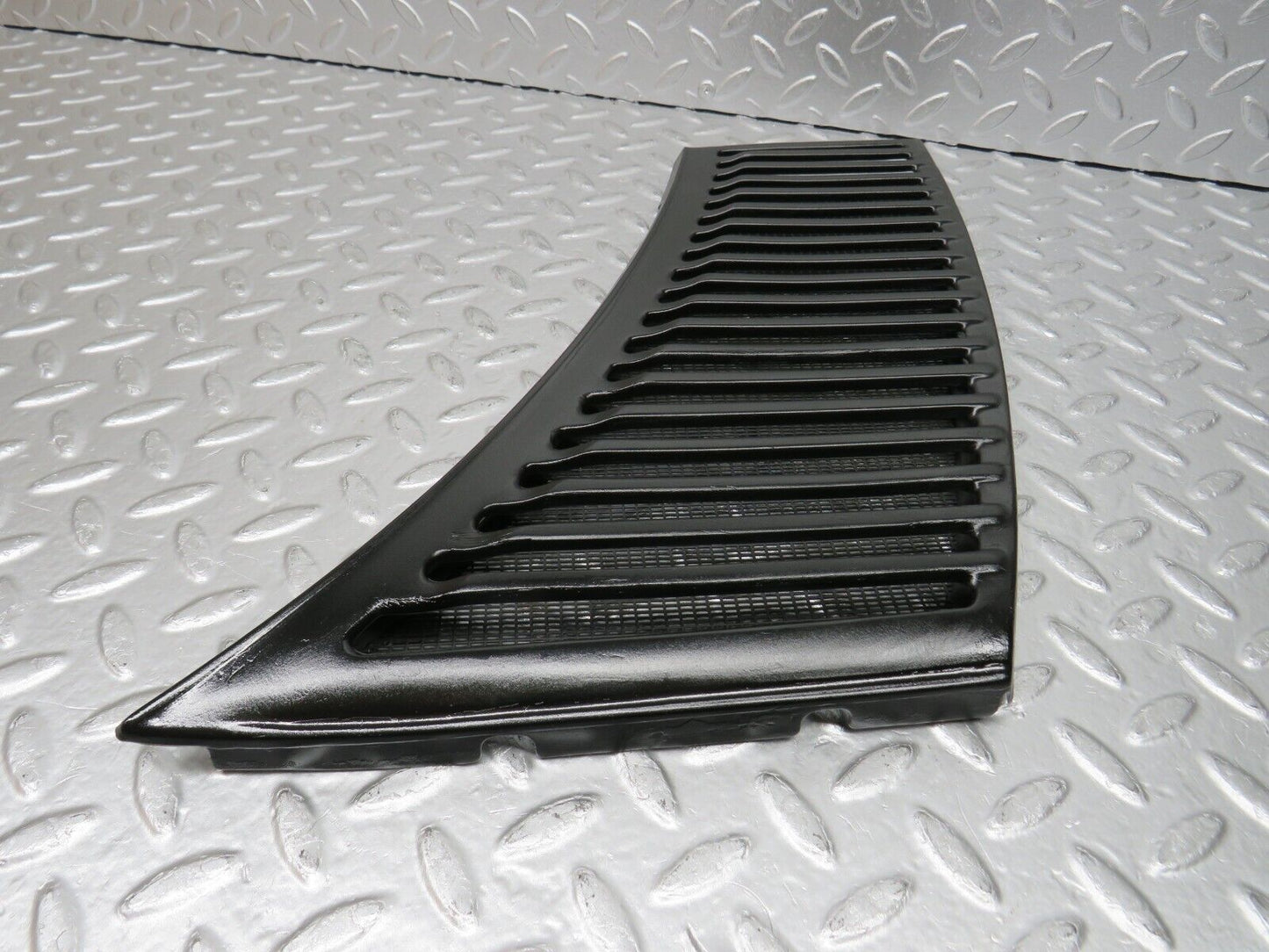 0837 Mercedes-Benz C107 350SLC Coupe Air Intake Grill Right Side