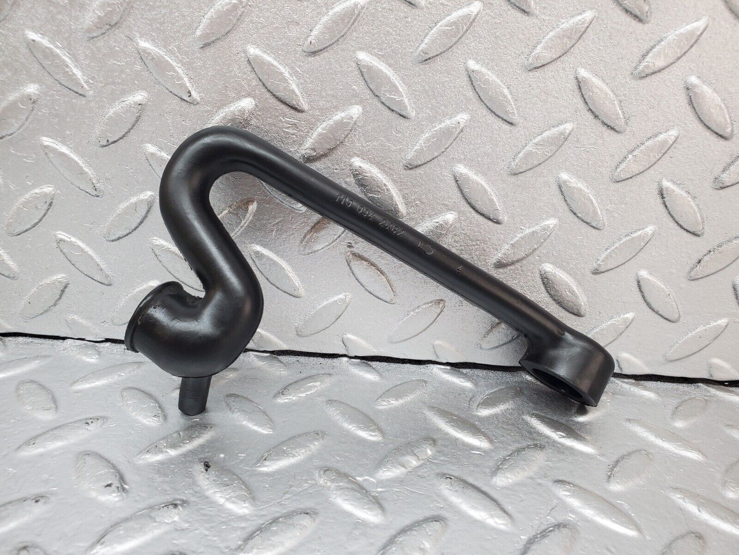 44438 Mercedes-Benz W123 280E Crankcase Breather Hose Pipe 1100942482