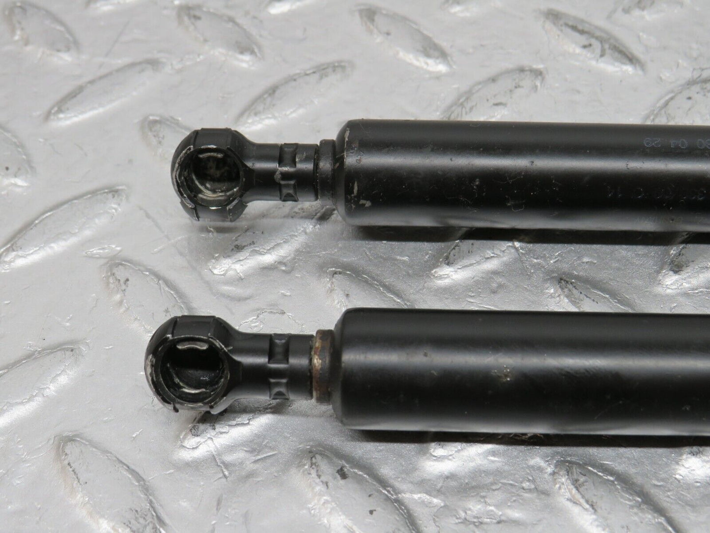 35032 Mercedes-Benz W210 320E Bonnet Gas Strut 2x 2108800429