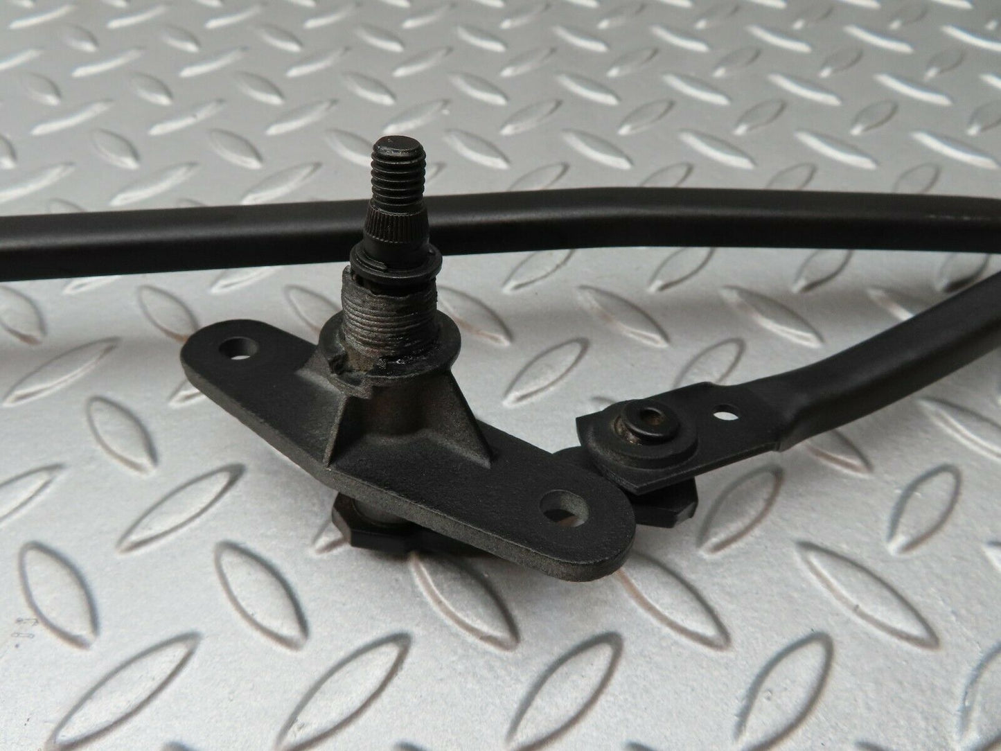 4035 Mercedes-Benz S123 200T Wagon Windscreen Wiper Linkage